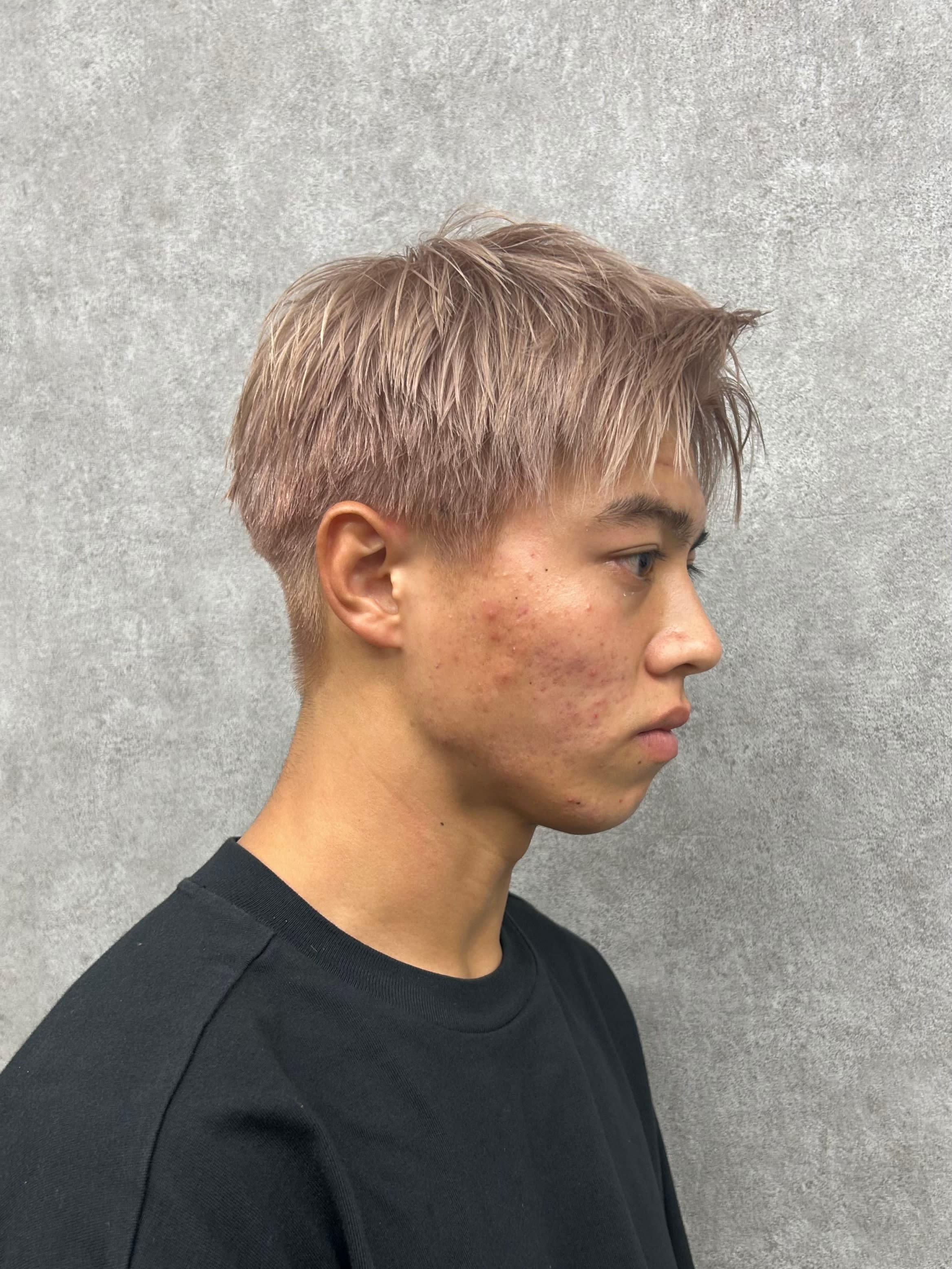Men's hair Hui 新宿三丁目【メンズ ヘア フイ シンジュクサンチョウメ】のスタイル紹介。メンズヘア　ハイトーン　スパイキーショート　メンズショート