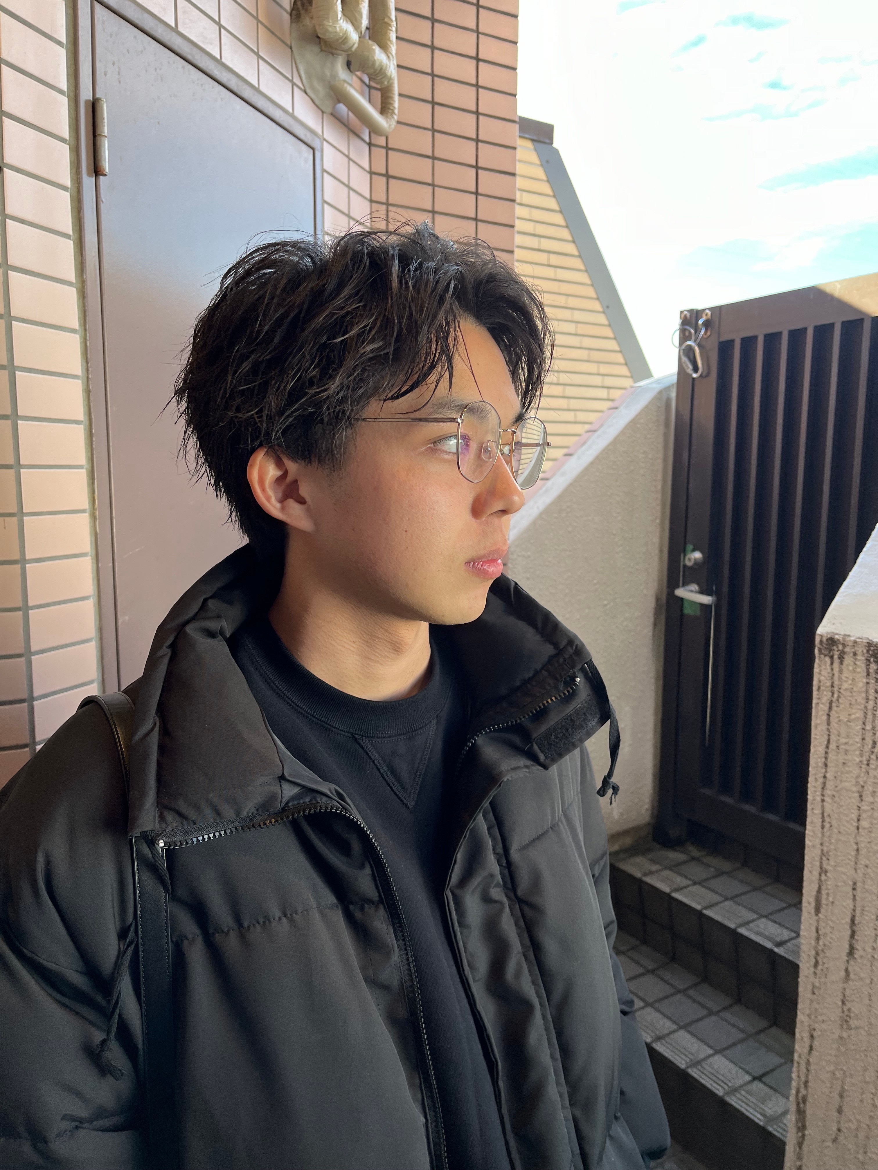 Men's hair Hui 新宿三丁目【メンズ ヘア フイ シンジュクサンチョウメ】のスタイル紹介。センターパート　スパイラルパーマ