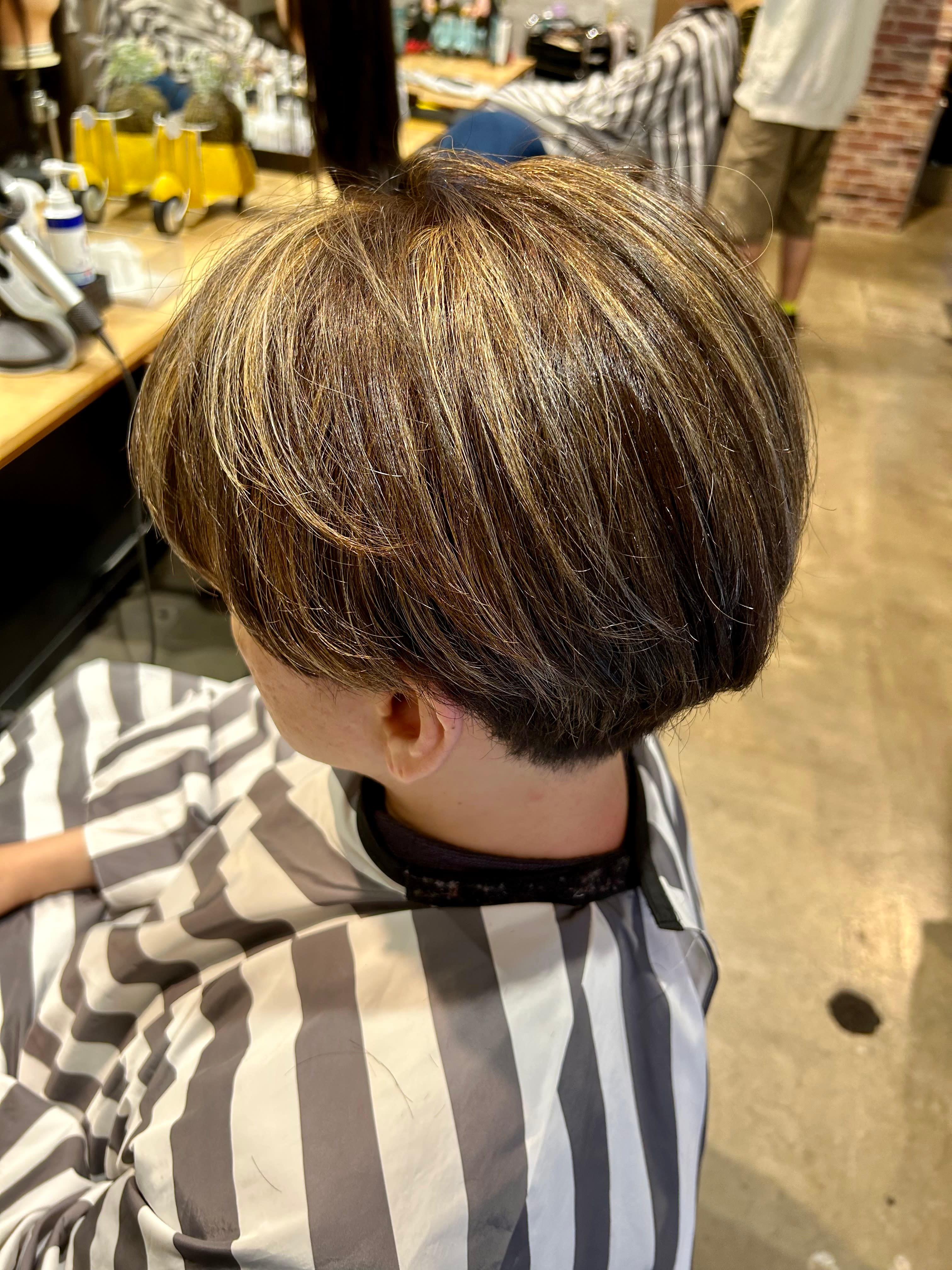 新宿2丁目美容室second【シンジュクニチョウメビヨウシツセカンド】のスタイル紹介。メンズハイライト×細め