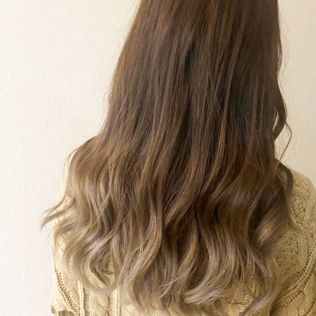 hair salon Wish【ヘアサロン ウィッシュ】のスタイル紹介。【外国人風グラデーションカラー】立体感ヘア／抜け感