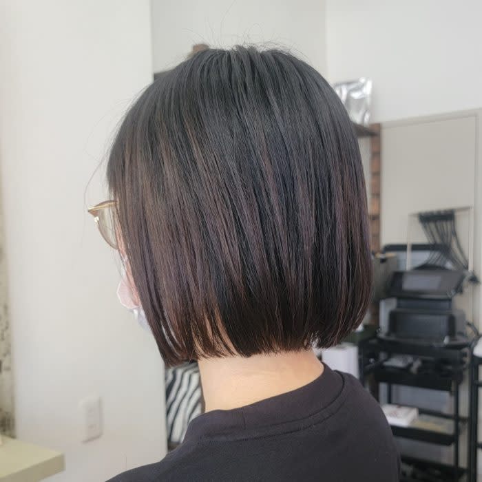 quad Hair Design【クアッドヘアデザイン】のスタイル紹介。《顎下ラインのシンプルなボブ》