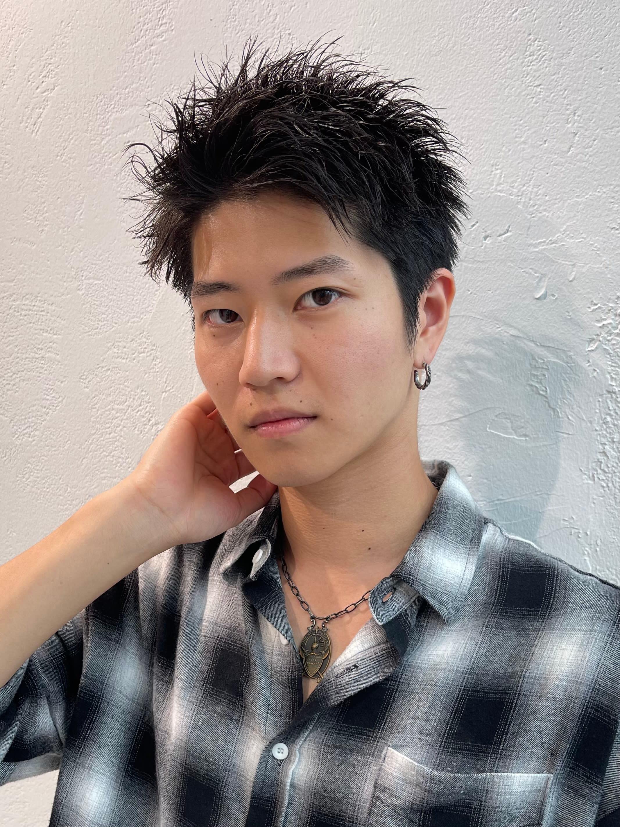 Men's hair Hui 恵比寿【メンズ ヘア フイ エビス】のスタイル紹介。ツイストスパイラルパーマ/アップバングショート