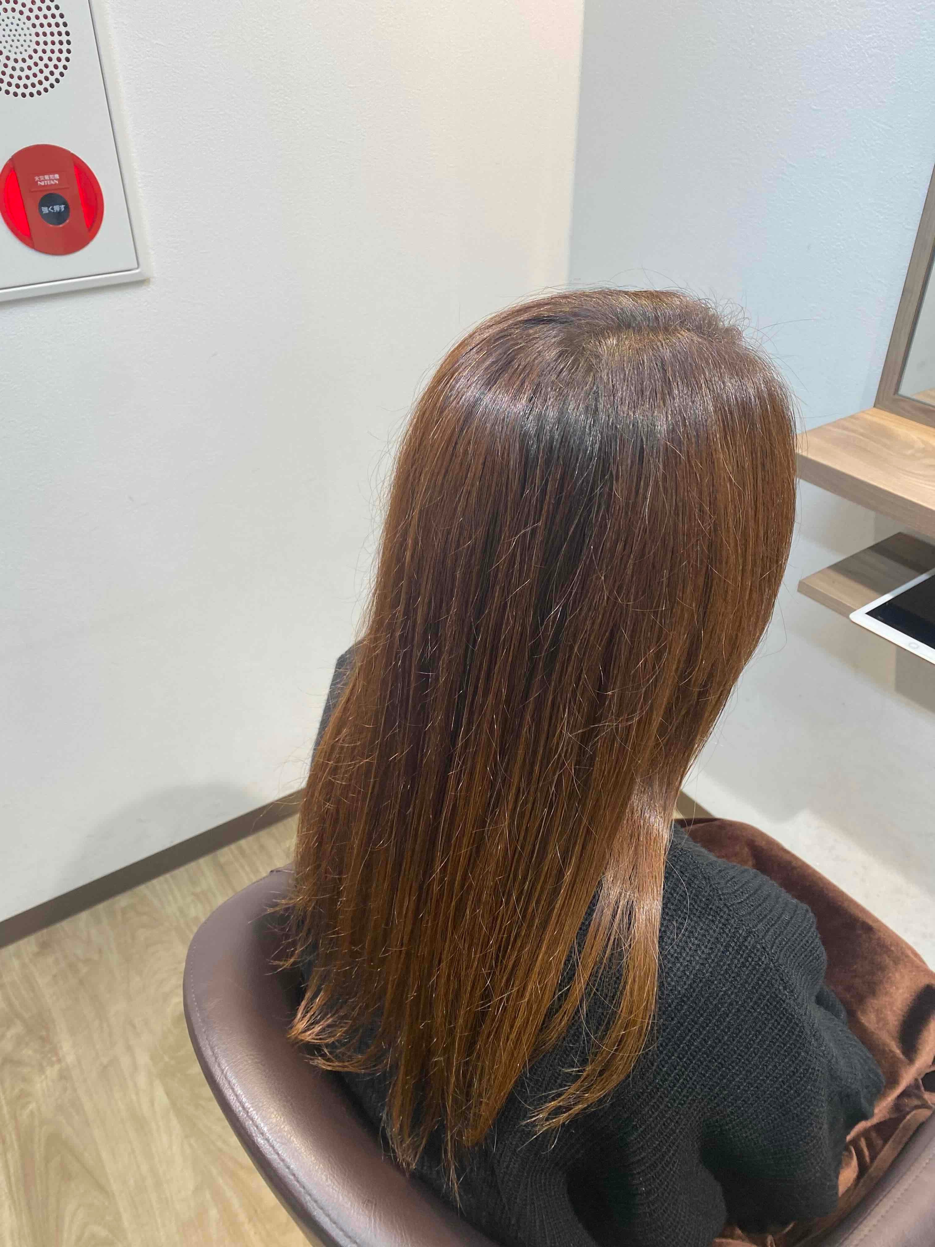 hair kulolo【ヘアー クロロ】のスタイル紹介。グレイカラー白髪染め+TR