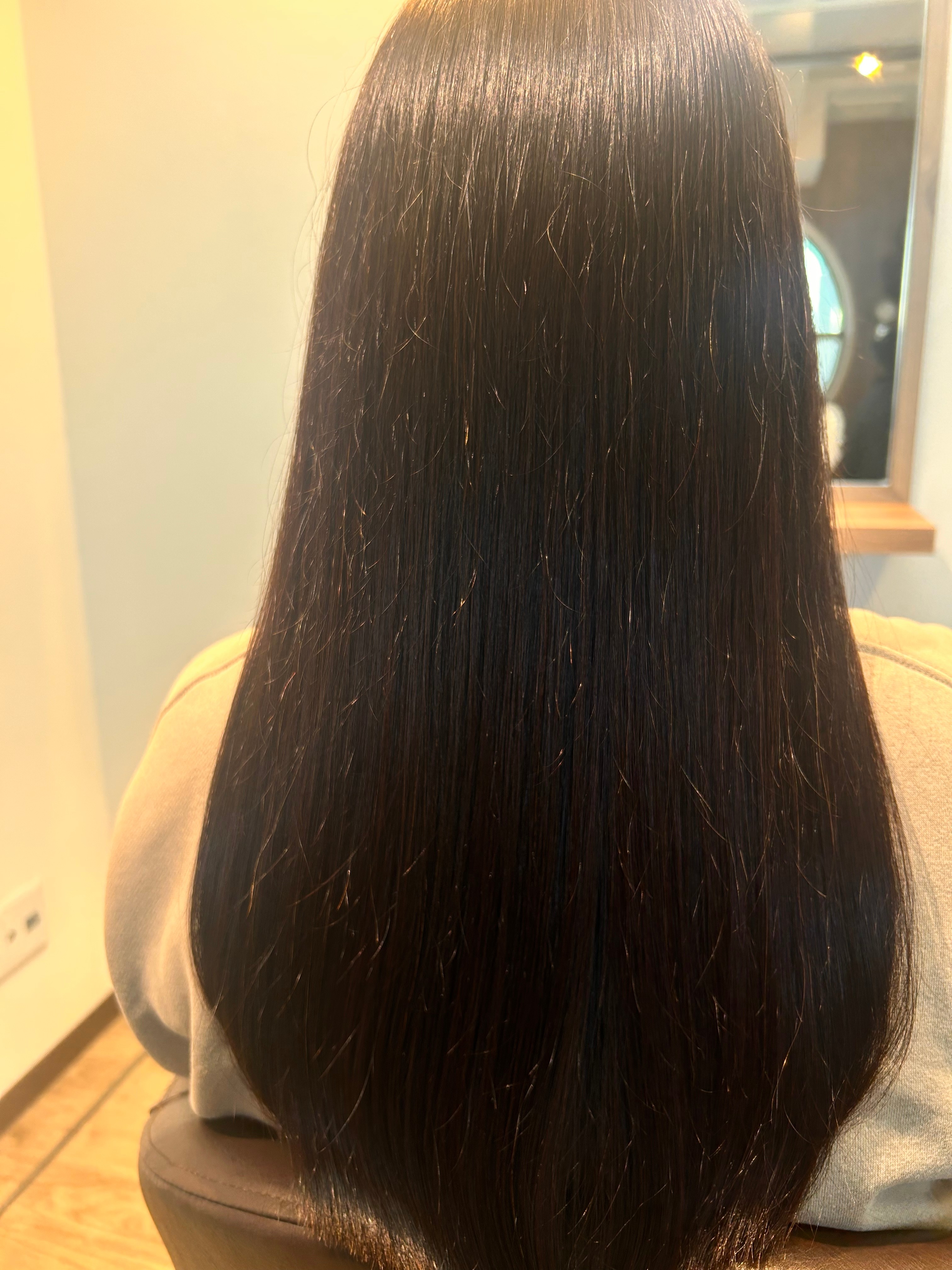 hair kulolo【ヘアー クロロ】のスタイル紹介。黒髪ロングヘアー（グレイカラー）