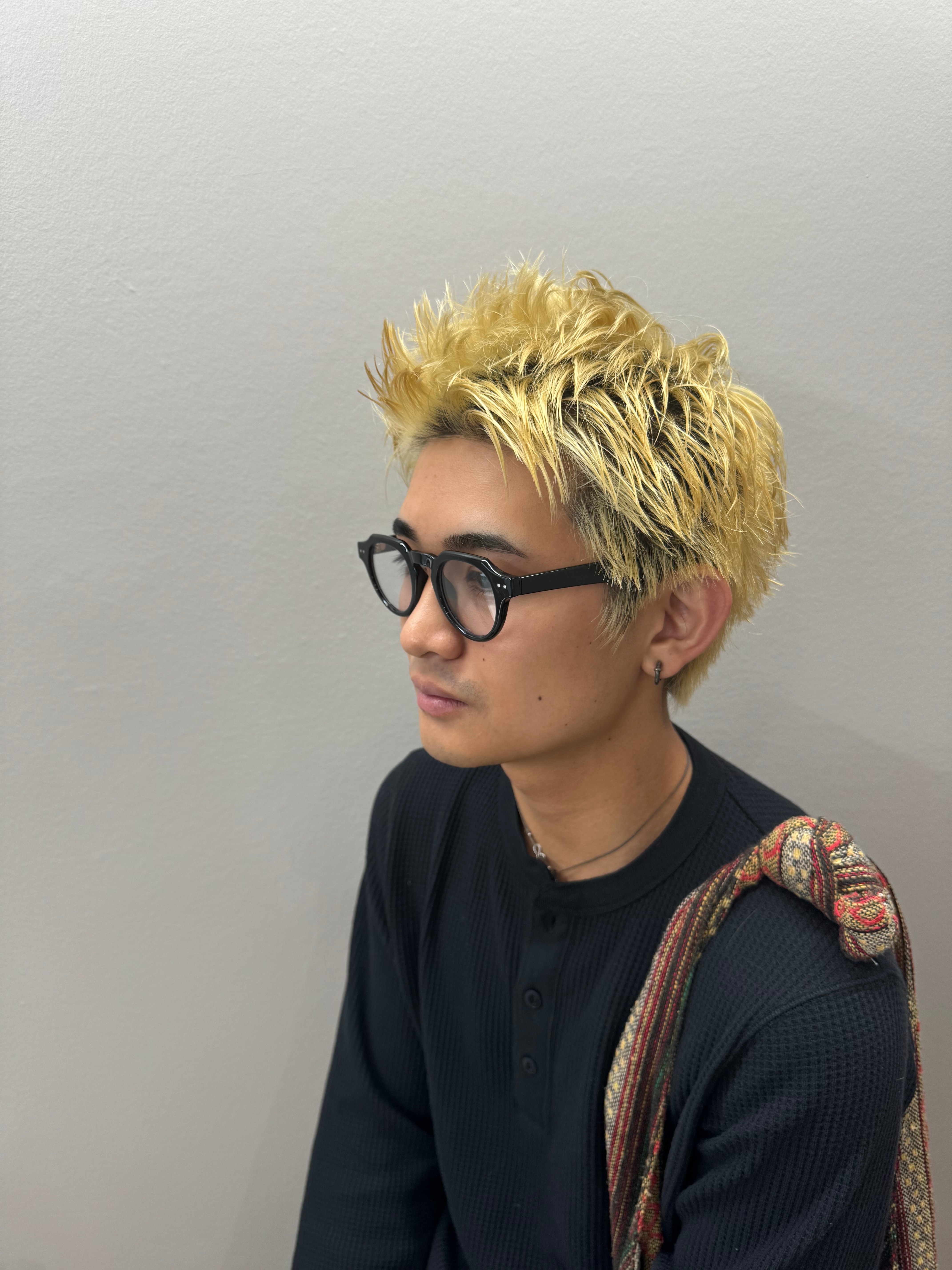 Reve by liko 三軒茶屋【レーヴバイリコサンゲンジャヤ】のスタイル紹介。ハイトーンスパイキーショート