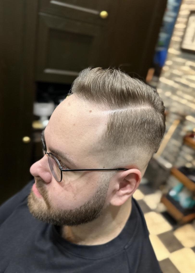 Million Bucks Barbershop 御徒町店【ミリオンバックスバーバーショップ オカチマチテン】のスタイル紹介。サイドパート&スキンフェード