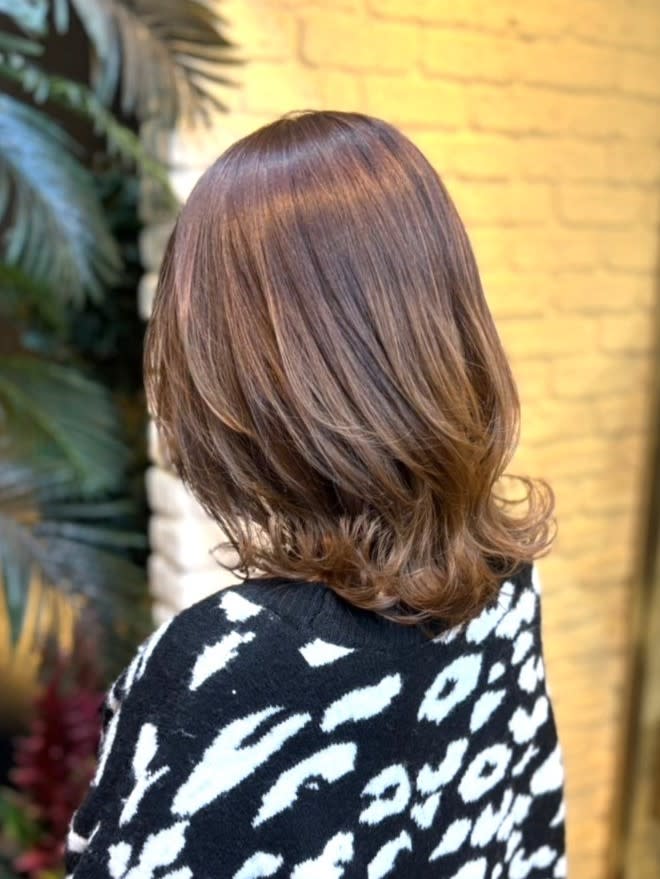 Hair & Nail Eve 新浦安店【ヘアアンドネイルイヴシンウラヤステン】のスタイル紹介。くびれレイヤーミディアムボブルフウルフボブツヤ髪大人女子