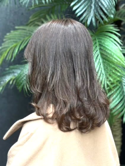 Hair & Nail Eve 新浦安店【ヘアアンドネイルイヴシンウラヤステン】のスタイル紹介。ゆるふわウルフレイヤーミディアム大人女子ツヤ髪