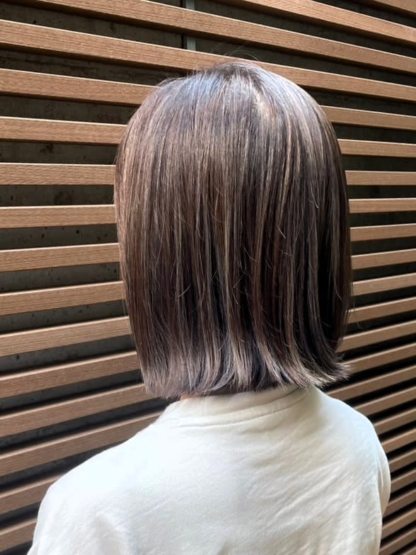 Hair & Nail Eve 新浦安店【ヘアアンドネイルイヴシンウラヤステン】のスタイル紹介。大人女子ハイライト立体感外国人風透明感グレーアッシュ外ハネ夏