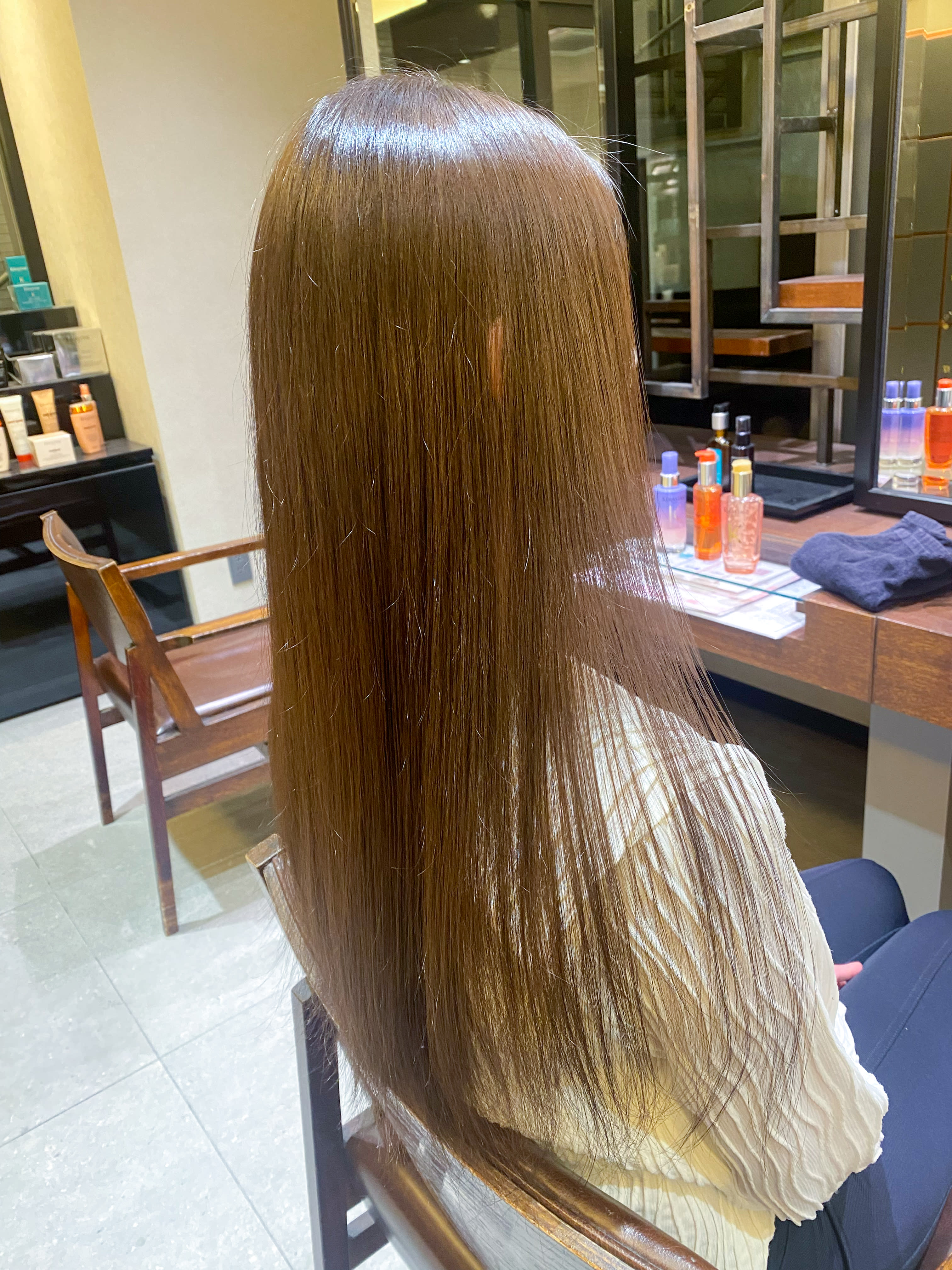 In＆yang【インアンドヤング】のスタイル紹介。艶髪ストレート/アッシュベージュ