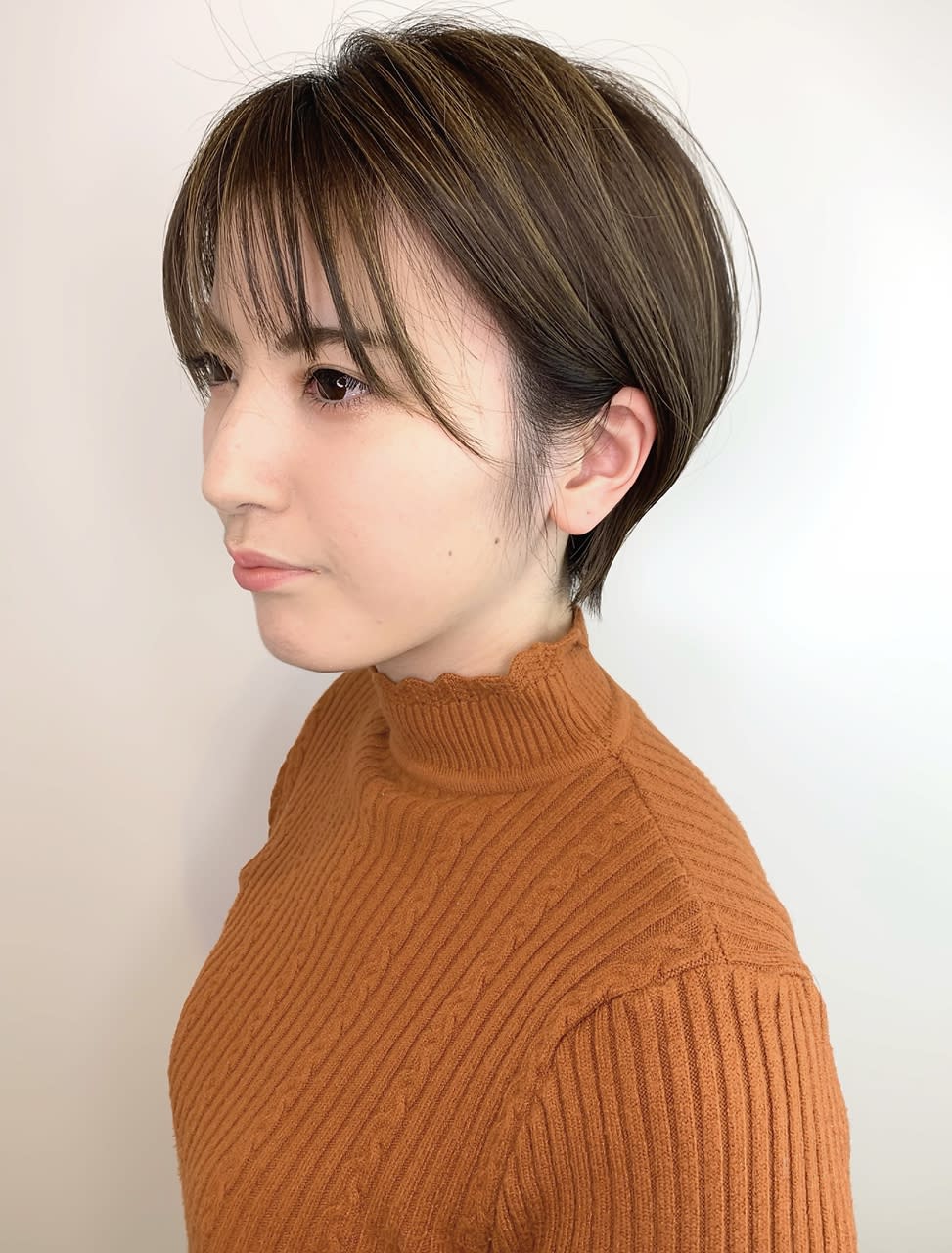 In＆yang【インアンドヤング】のスタイル紹介。【涼しげヘア】ひし形丸みショートボブ×マロンベージュ