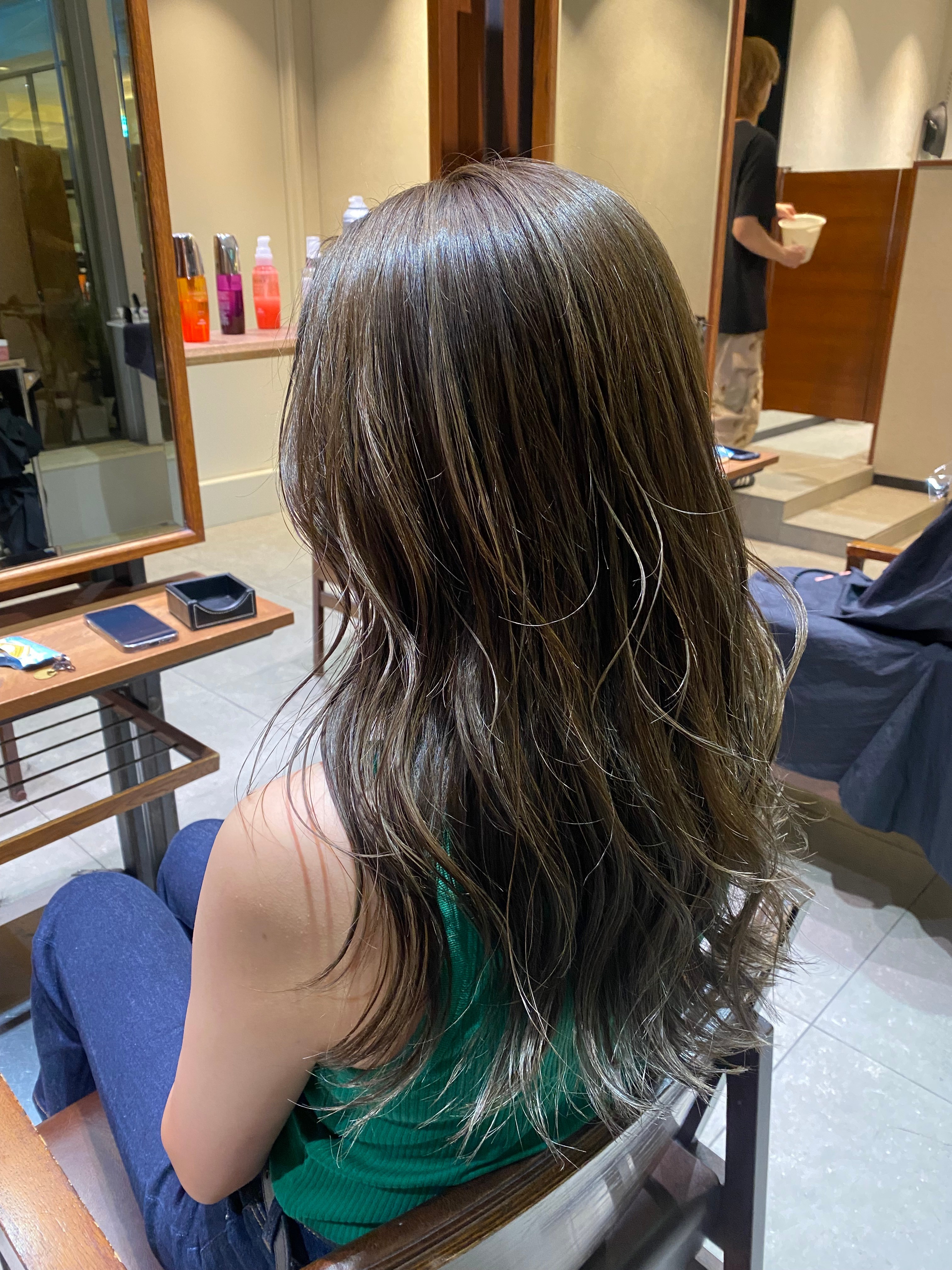 個室ヘッドスパ専門店　Niche西梅田【ニッチニシウメダ】のスタイル紹介。オリーブベージュ