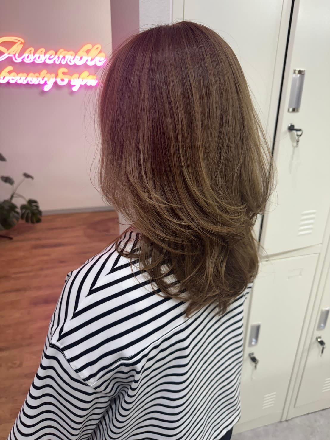 ASSEMBLE Beauty&spa【アッセンブル】【アッセンブル ビューティーアンドスパ】のスタイル紹介。【ASSEMBLEカラー】ミルクティーグレージュ