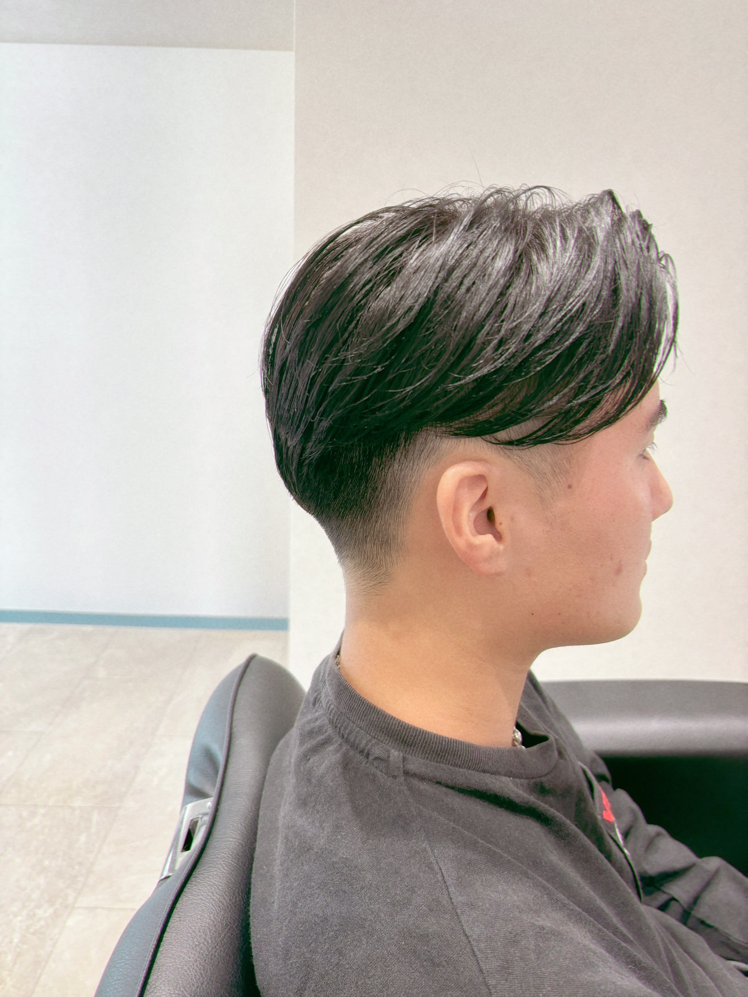 Root.Lab private hairsalon【ルートラボプライベートヘアサロン】のスタイル紹介。刈上げ×アップバング×センターパート