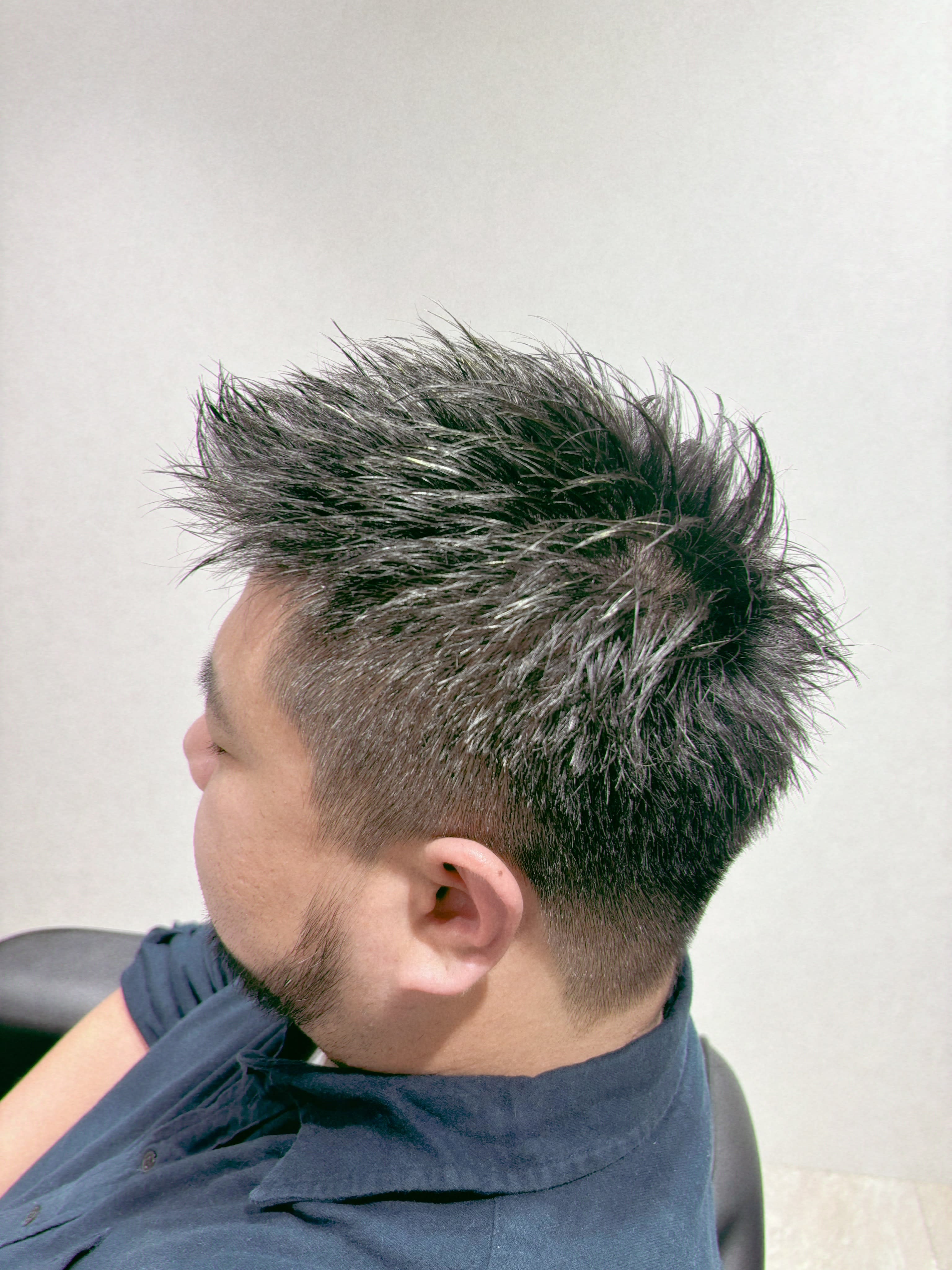 Root.Lab private hairsalon【ルートラボプライベートヘアサロン】のスタイル紹介。刈上げ×アップバング×スパイキーショート×ビジネス