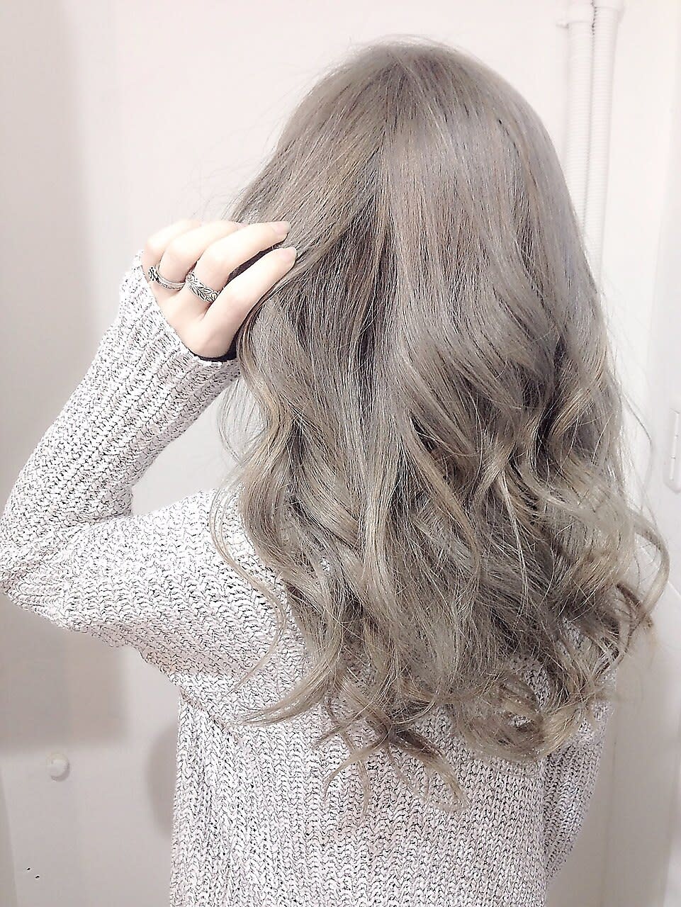 ami by Absolute 新宿【アミバイアブソシンジュク】のスタイル紹介。モノトーンアッシュベージュ