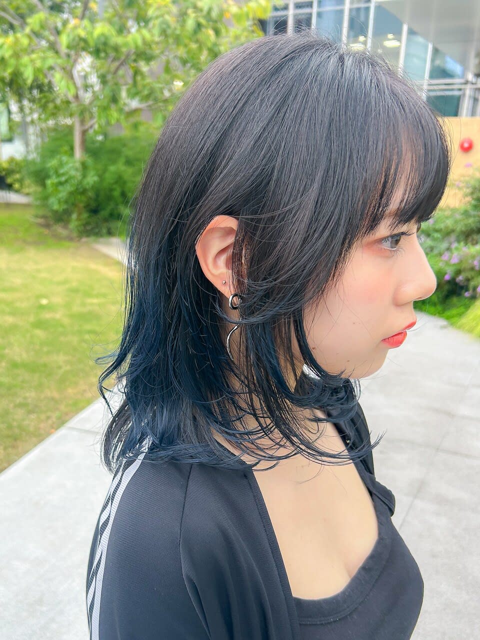 Swd〜スウド〜【スウド】のスタイル紹介。小顔ウルフカット/フェイスレイヤー/グラデーション/ネイビー