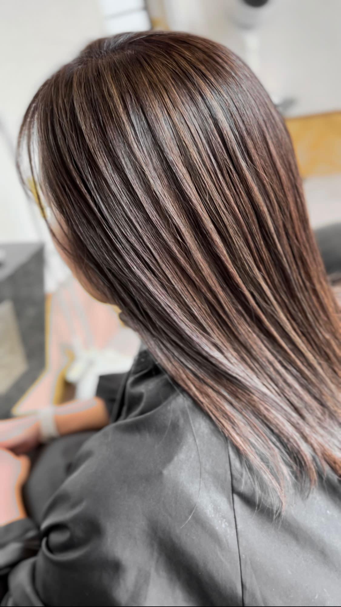 【シェアサロン】DILL【ディル】のスタイル紹介。脱白髪染めハイライトカラー