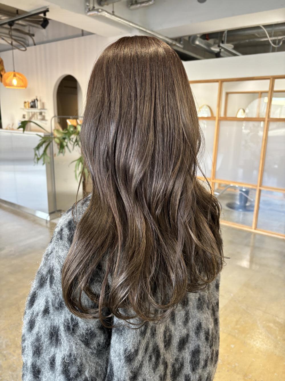 LIL'【リル】【リル】のスタイル紹介。アッシュベージュ