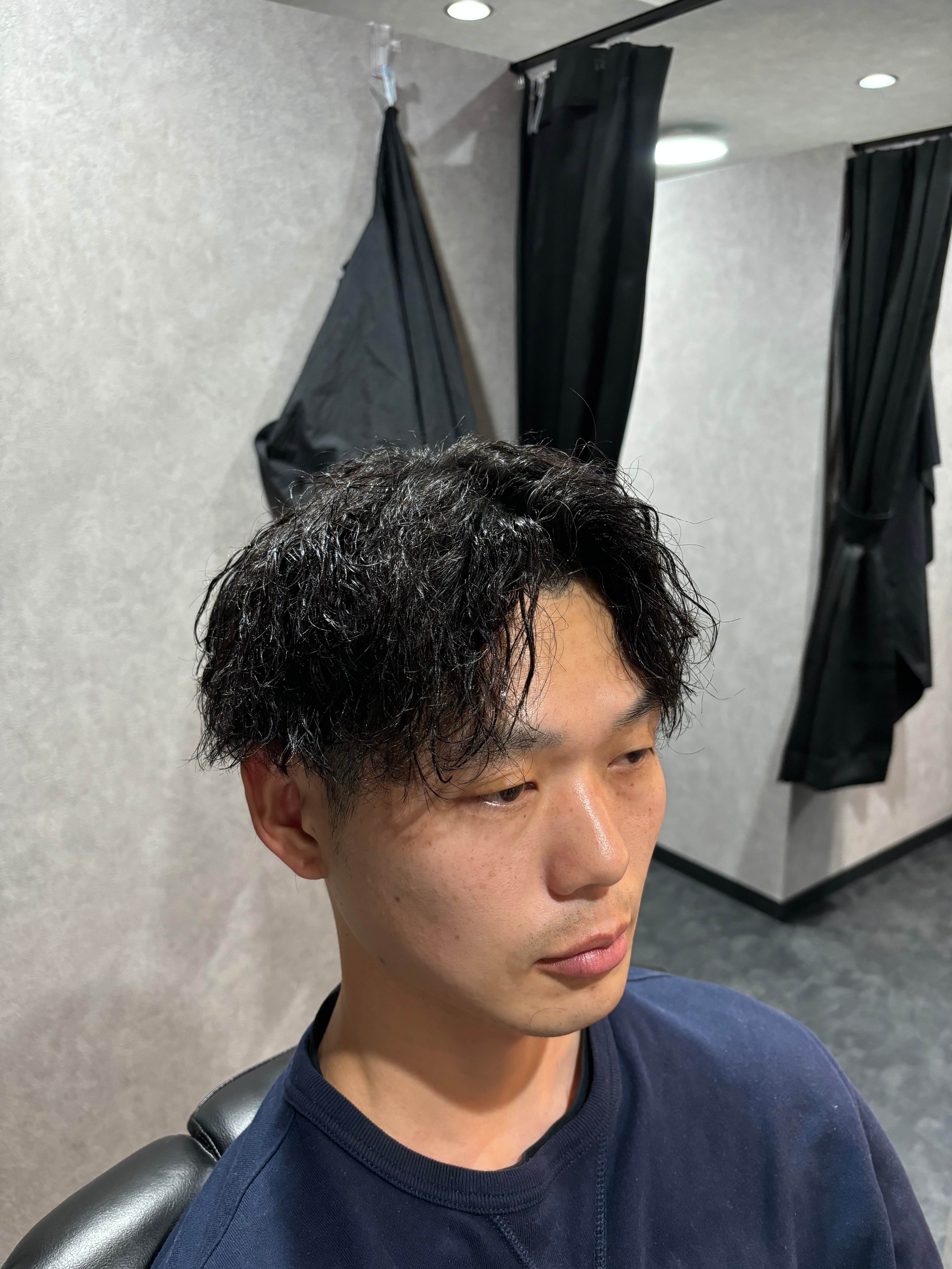 UNTRACE BARBERSHOP 池袋東口店【アントレース バーバーショップ】のスタイル紹介。ツイストスパイラル×センターパート