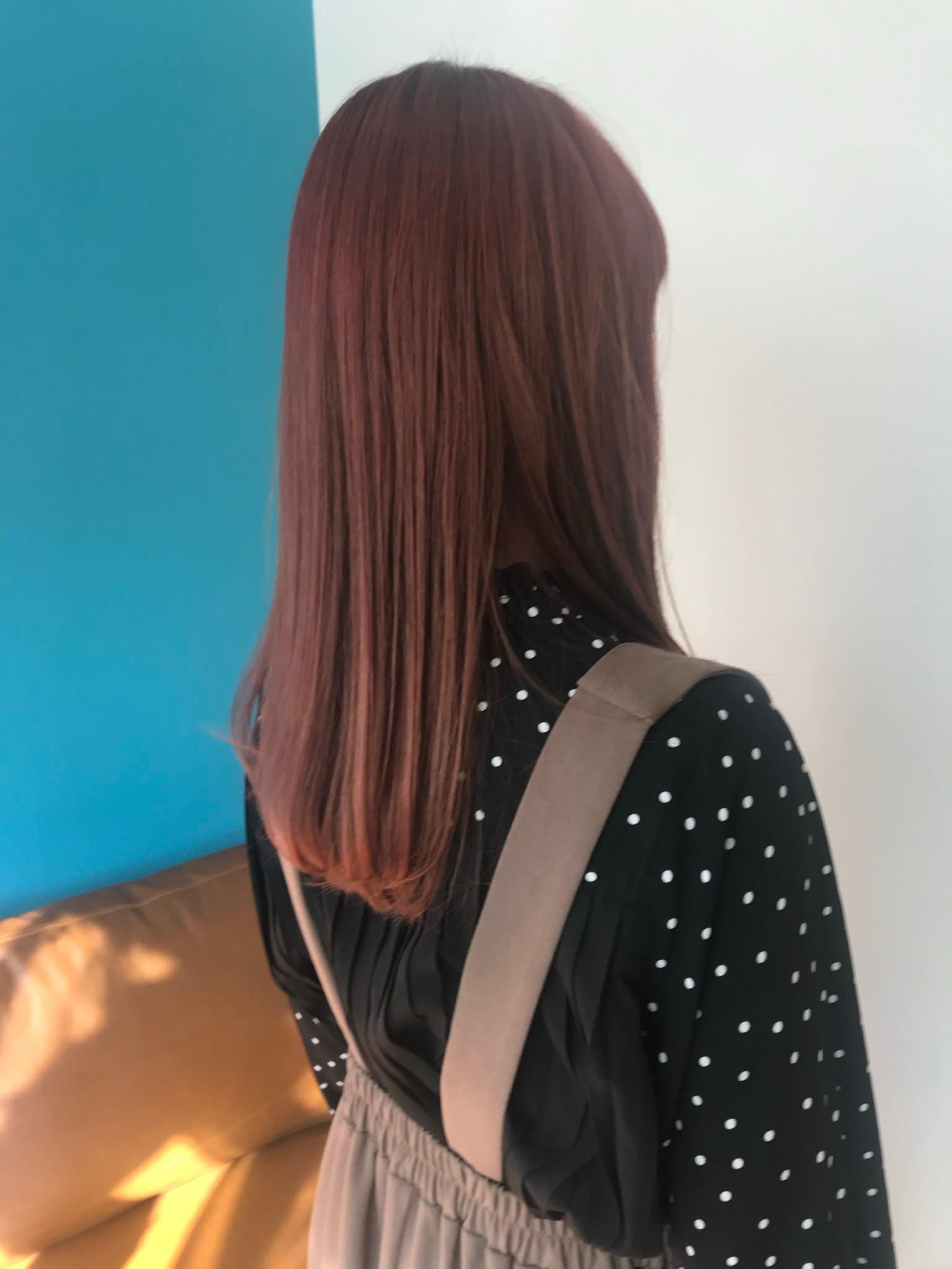 UNPEU【アンプー】のスタイル紹介。チェリーレッド×ロング×ストレート