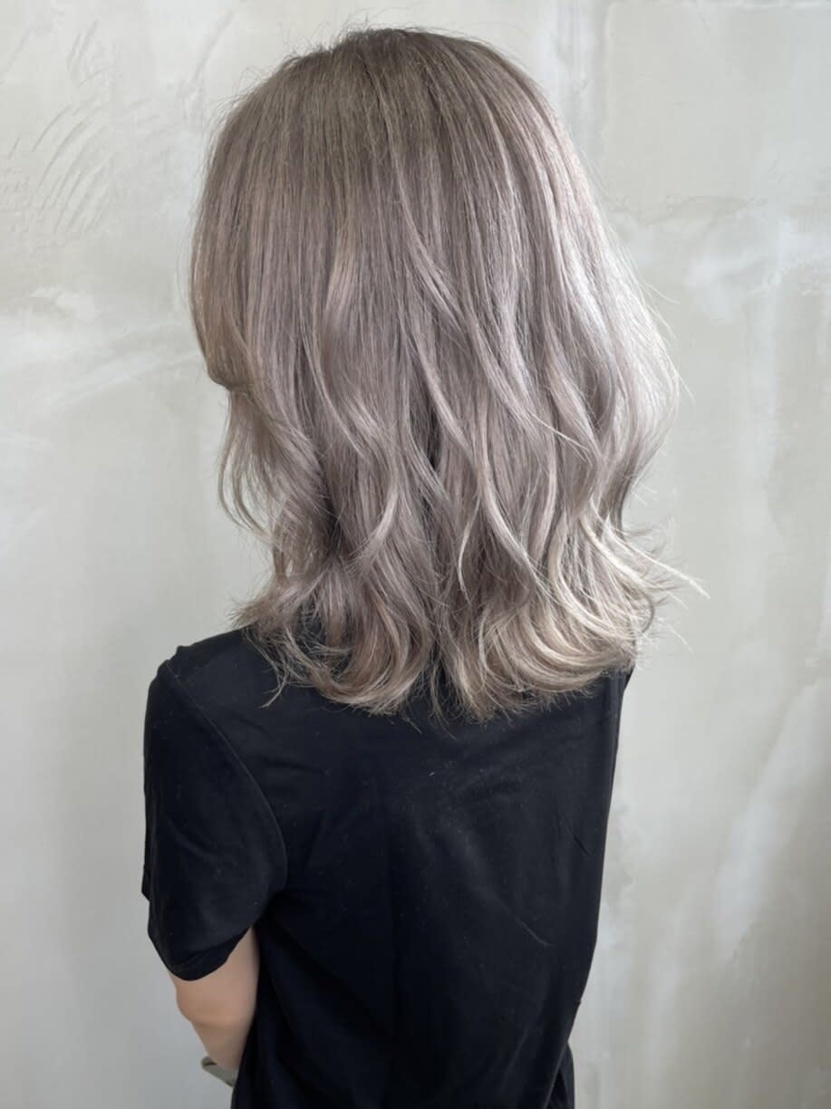 SOURCE 堺東【ソース サカイヒガシ】のスタイル紹介。【SOURCE】ホワイトグレージュ