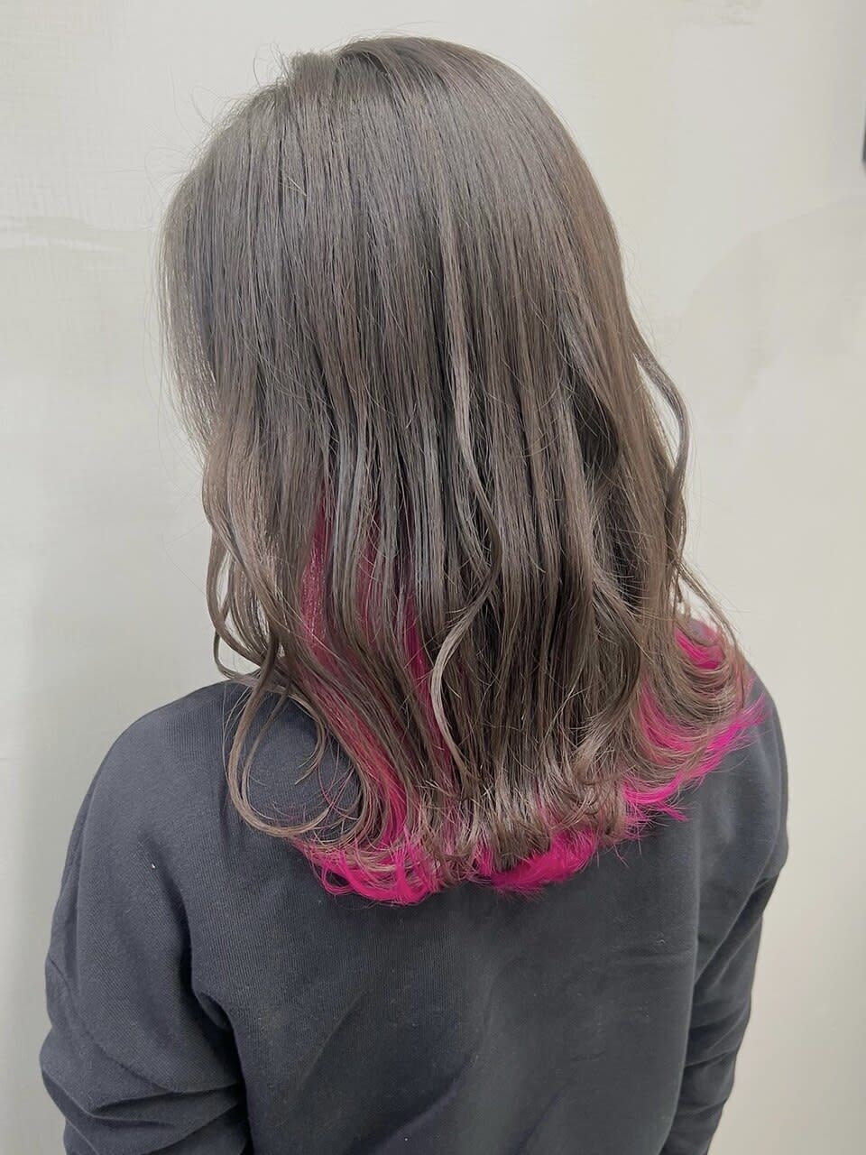 SOURCE 堺東【ソース サカイヒガシ】のスタイル紹介。【SOURCE】インナーカラーチェリーピンク