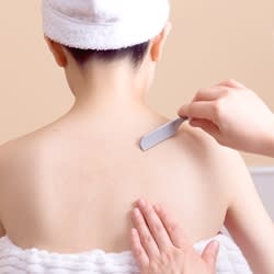 理容室・美容室アムール【リヨウシツビヨウシツアムール】のスタイル紹介。脱毛前の背中シェービング＋小顔シェービングエステ