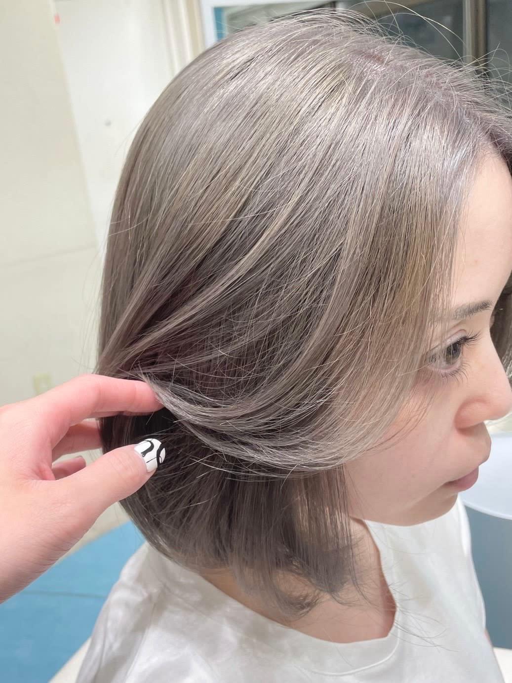 muze 【ミューズ】【ミューズ】のスタイル紹介。シルバーグレージュ