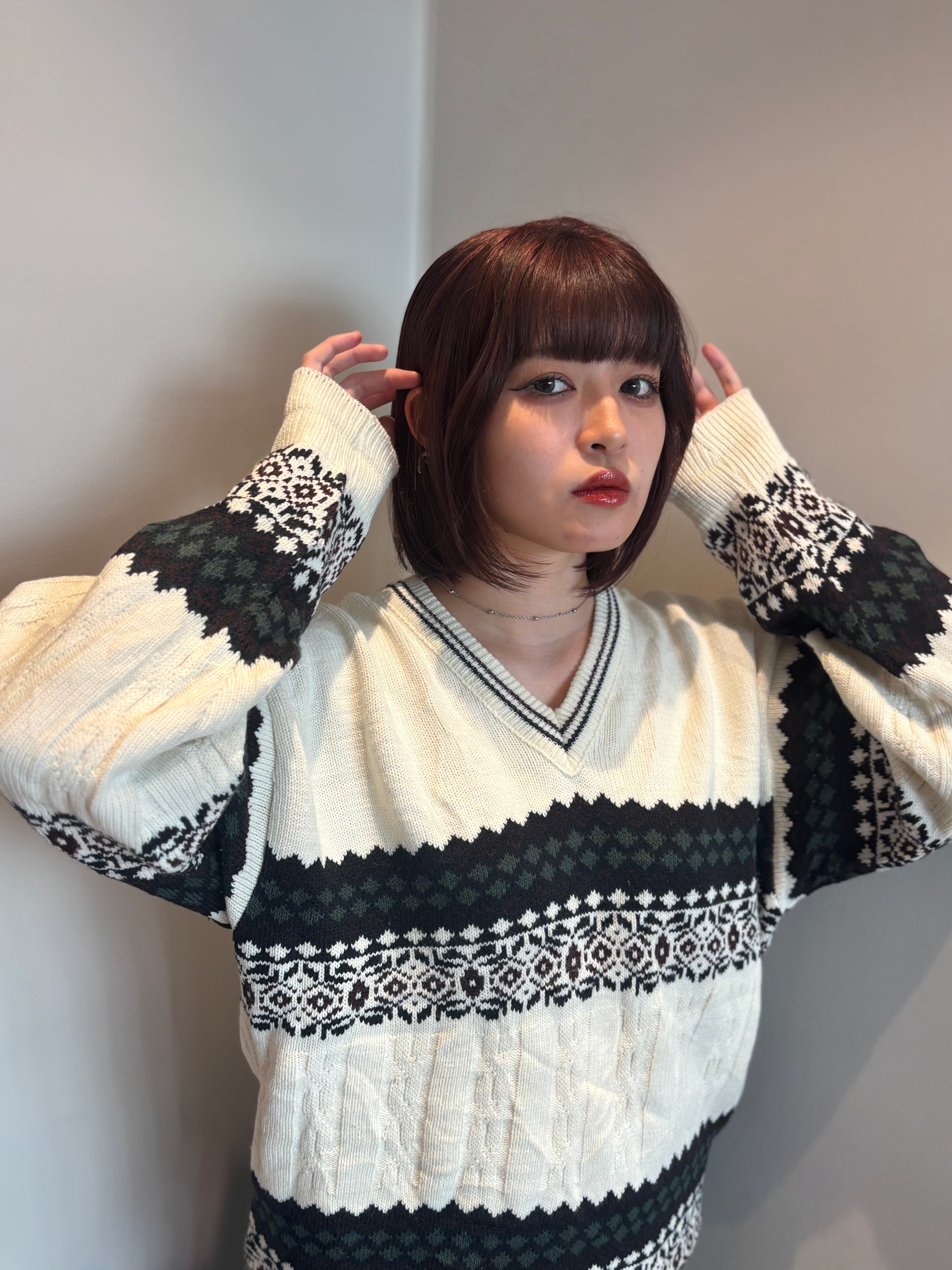 vision 赤坂【ビジョン アカサカ】のスタイル紹介。パツっとボブ×ピンクブラウン