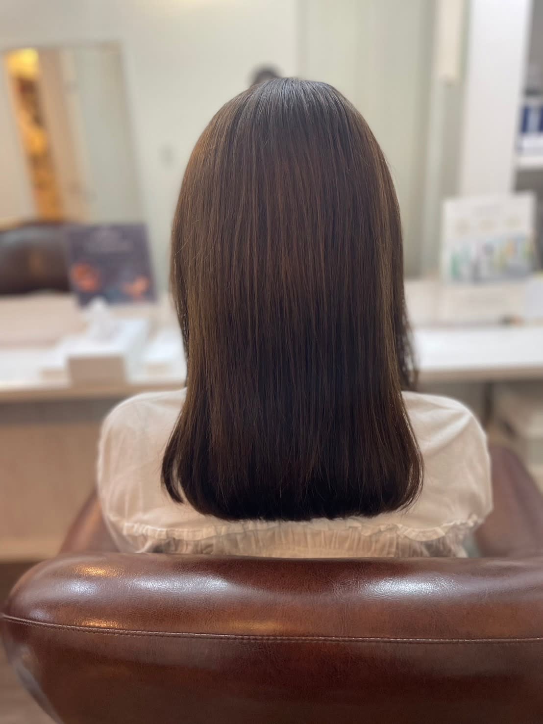 Elua Hono-Hono【エルアホノホノ】のスタイル紹介。サイドのみレイヤーを入れたミディアムヘア