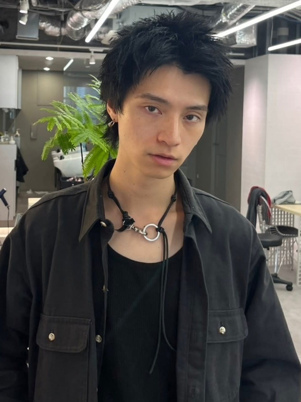 BAYROOM by HONEY omotesando【ベイルーム バイ ハニー オモテサンドウ】のスタイル紹介。黒髪OK　スパイキーショート　パンクショート