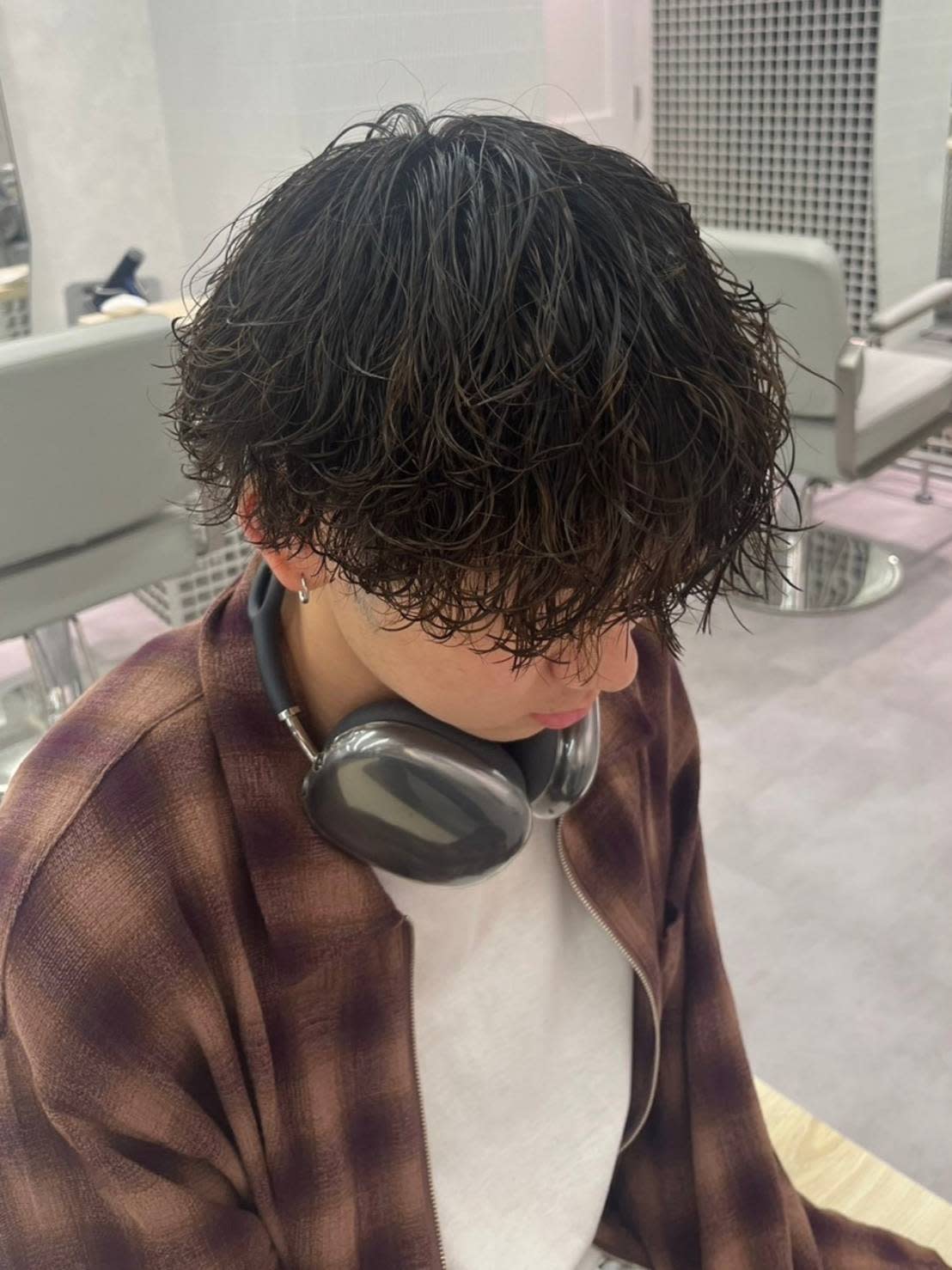 BAYROOM by HONEY omotesando【ベイルーム バイ ハニー オモテサンドウ】のスタイル紹介。ツイストスパイラルパーマ　マッシュ　波巻き　シャドウパーマ