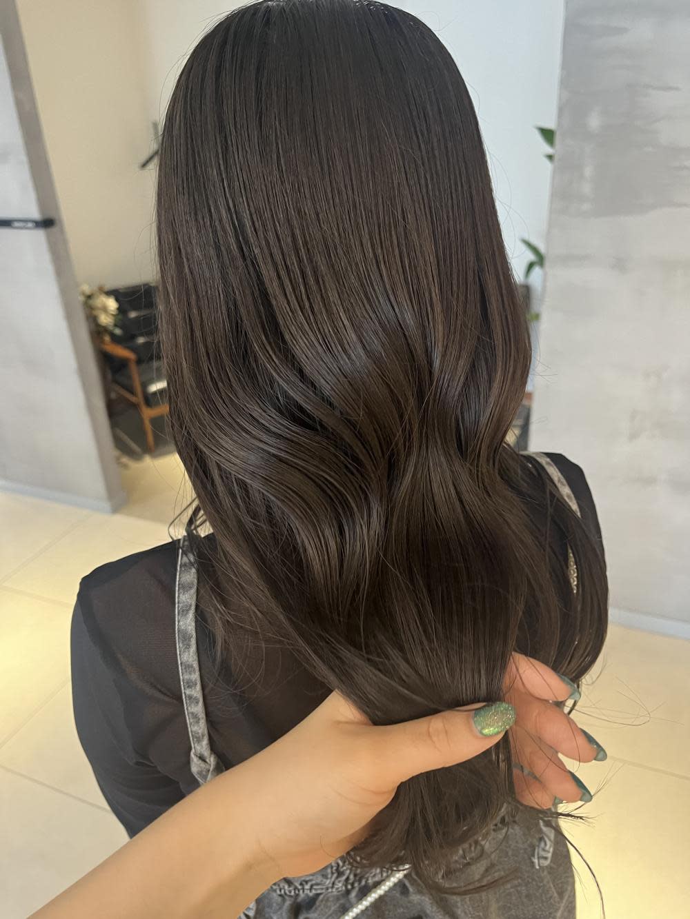 emu【エミュ】【エミュ】のスタイル紹介。アッシュブラウン／水素カラー／赤みなしカラー／ORIBE