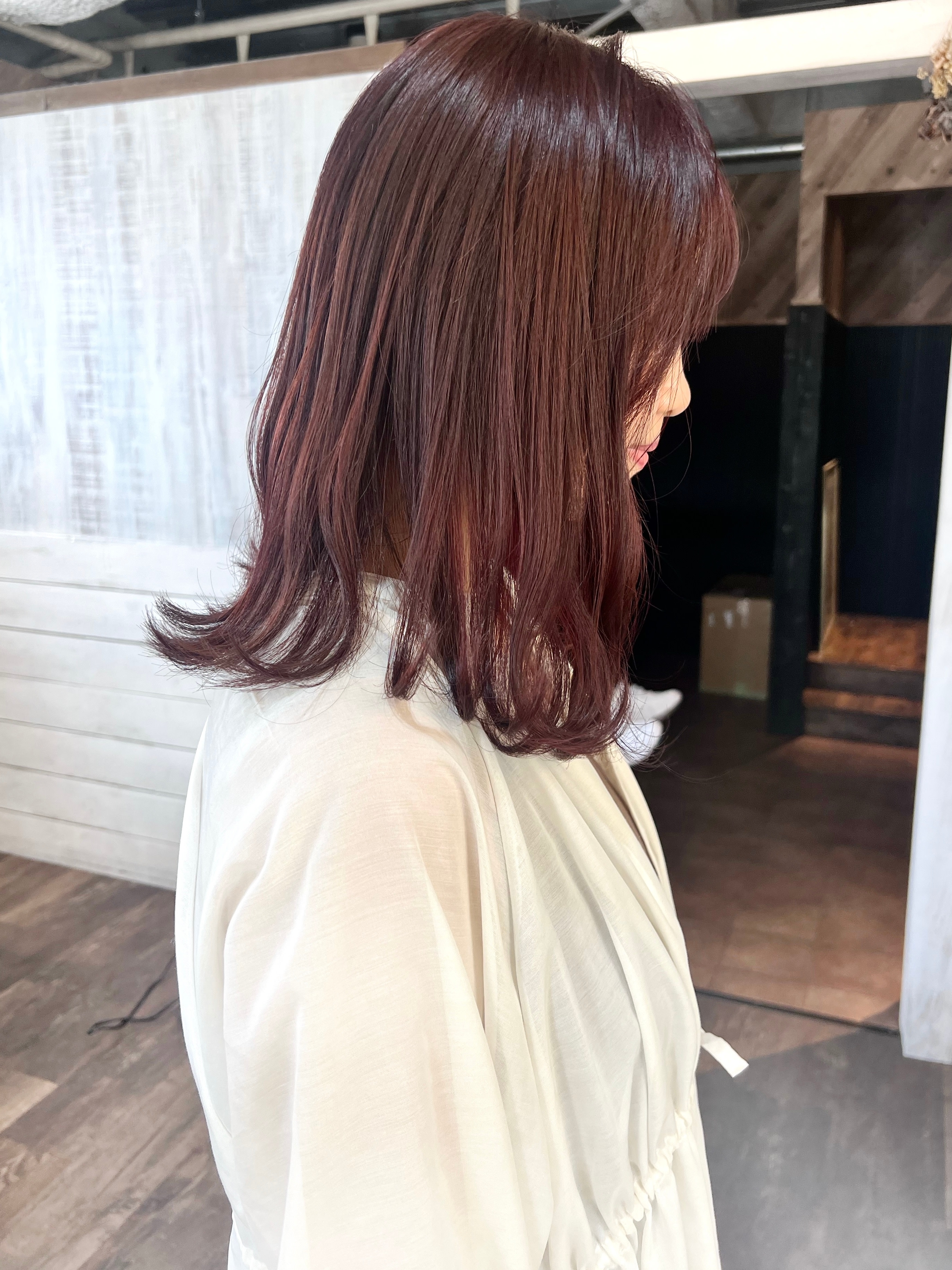 AEQUITAS【アクトゥス】のスタイル紹介。ダブルカラー×ボルドーブラウン