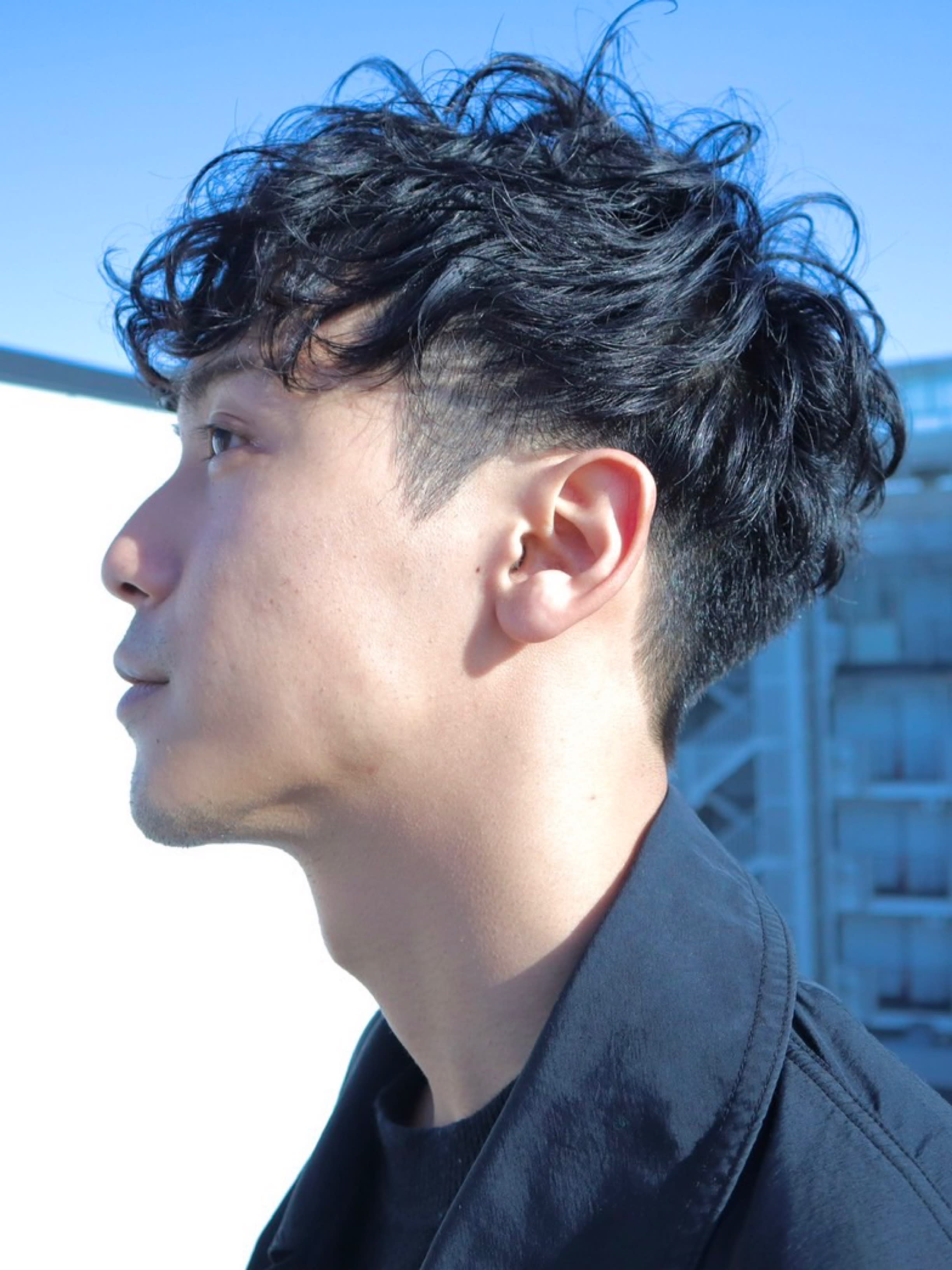 a Gland taupe【アグラントープ】【アグラントープ】のスタイル紹介。スパイラルパーマメンズマッシュ◇刈り上げショート