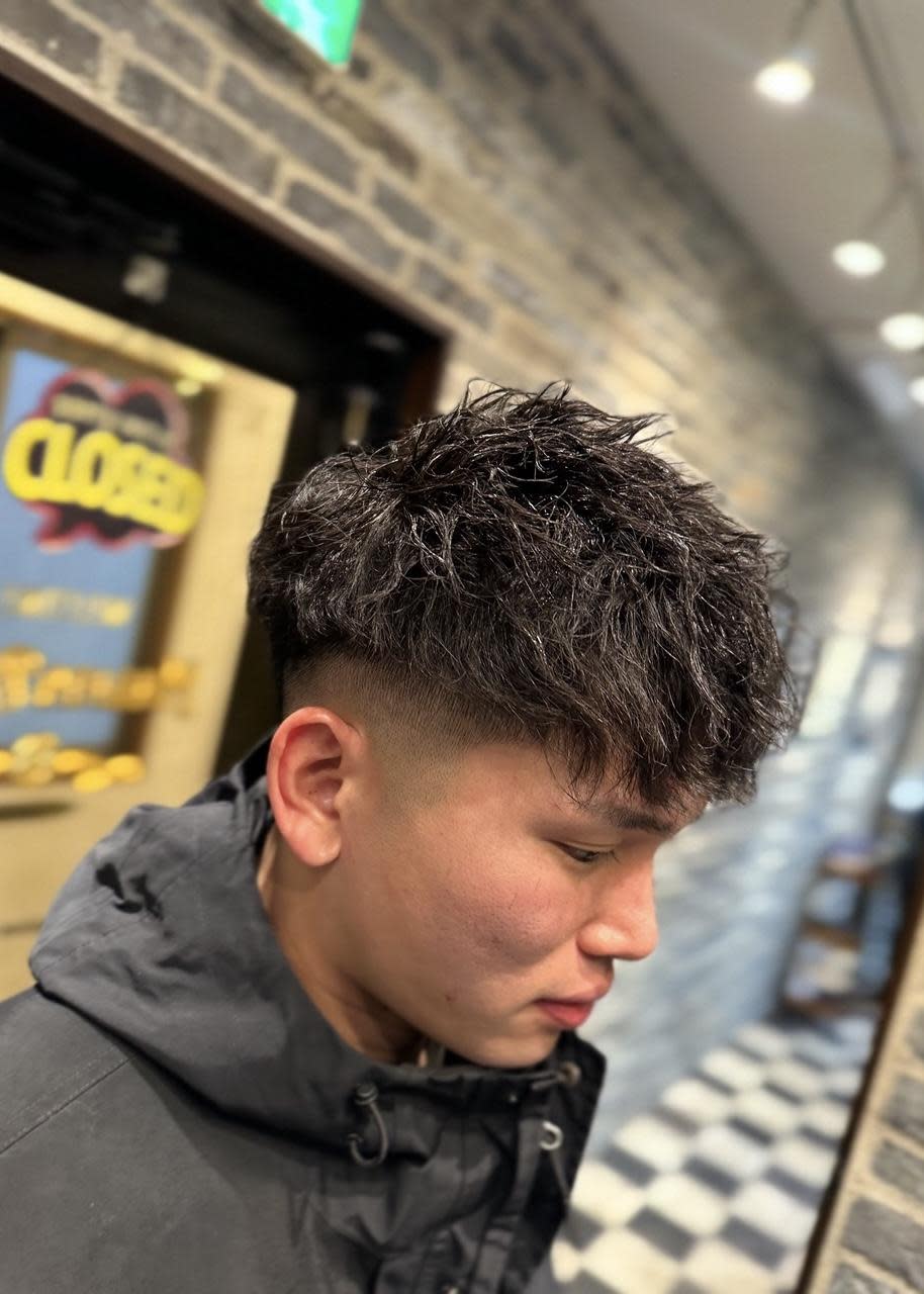 Million Bucks Barbershop 御徒町店【ミリオンバックスバーバーショップ オカチマチテン】のスタイル紹介。ツイスト/フェード/前下がり