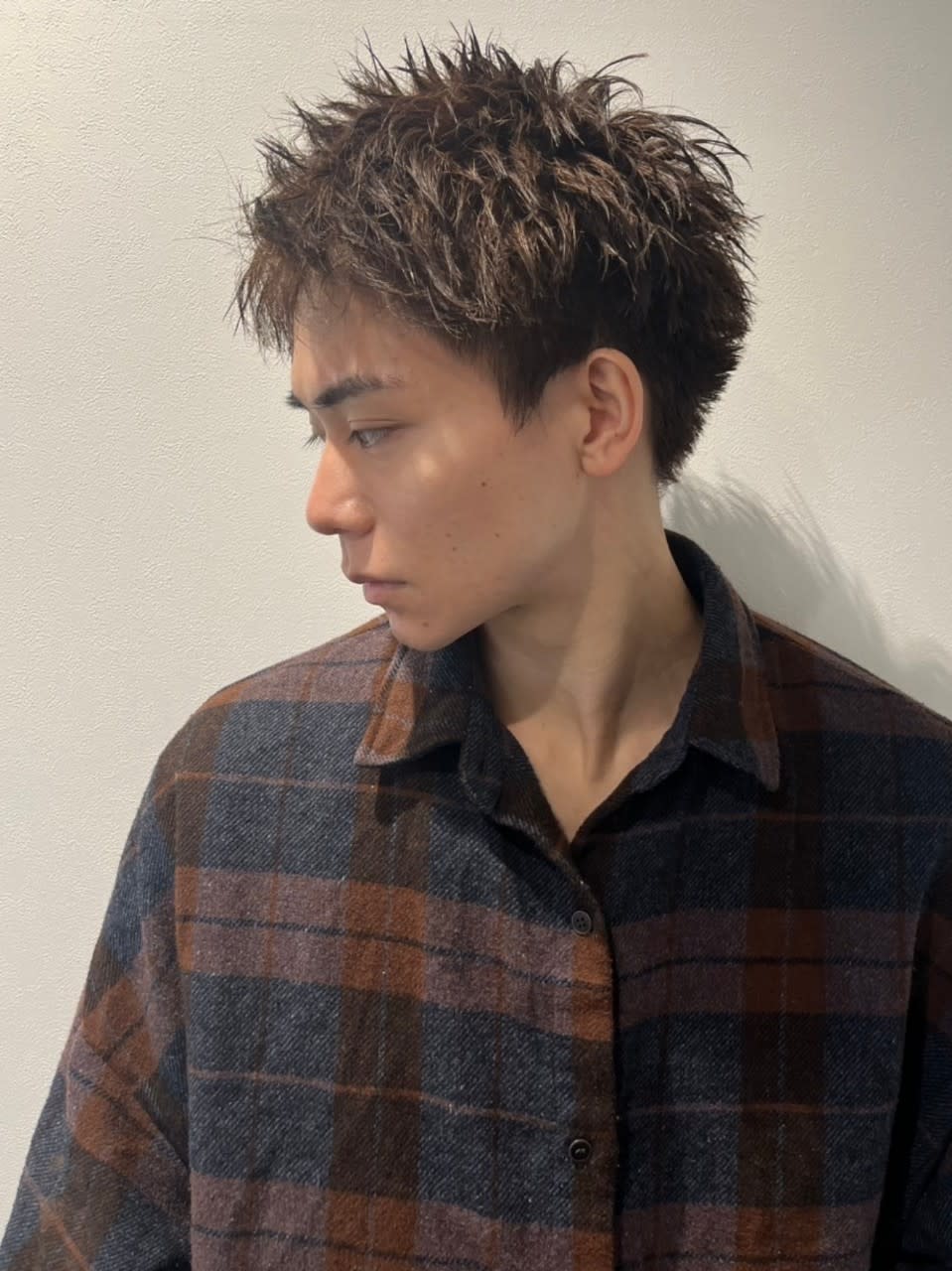 BAYROOM by HONEY omotesando【ベイルーム バイ ハニー オモテサンドウ】のスタイル紹介。アップバングショート　スパイキーショート　ニュアンスパーマ