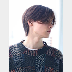 KUROT 熊本【クロト クマモト】のスタイル紹介。ナチュラルセンターパート ニュアンスパーマ ミディアム 大名