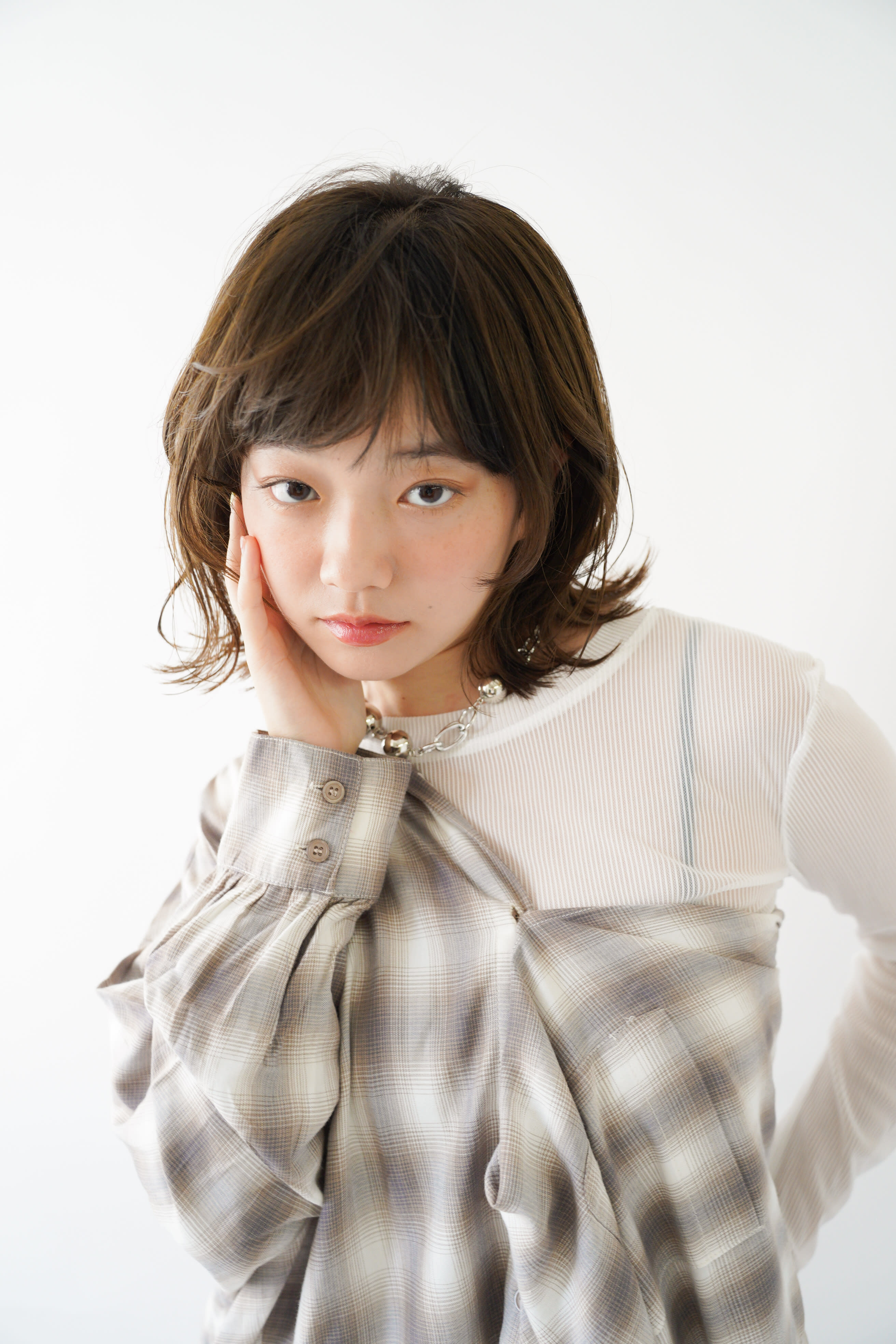 tokute高円寺【ケアブリーチ/ダブルカラー/ショートボブ/レイヤー】【トクテ コウエンジ】のスタイル紹介。くびレイヤーエモージュグレージュカラーくびれショート/高円寺