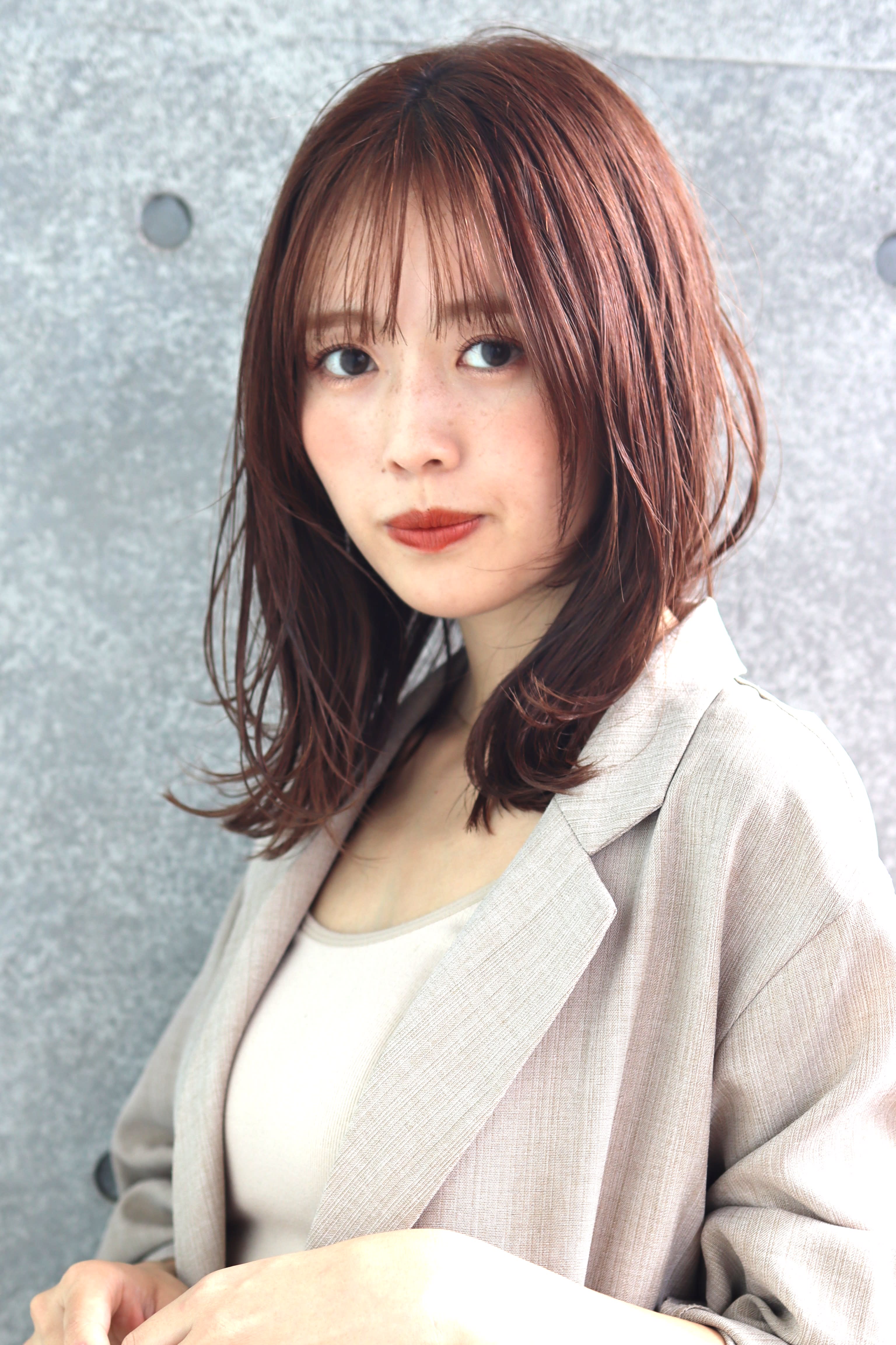 Ameri 武蔵小杉店 Total Beauty【アメリ ムサシコスギ トータルビューティー】のスタイル紹介。明るめグレージュ×ワンレンレイヤー