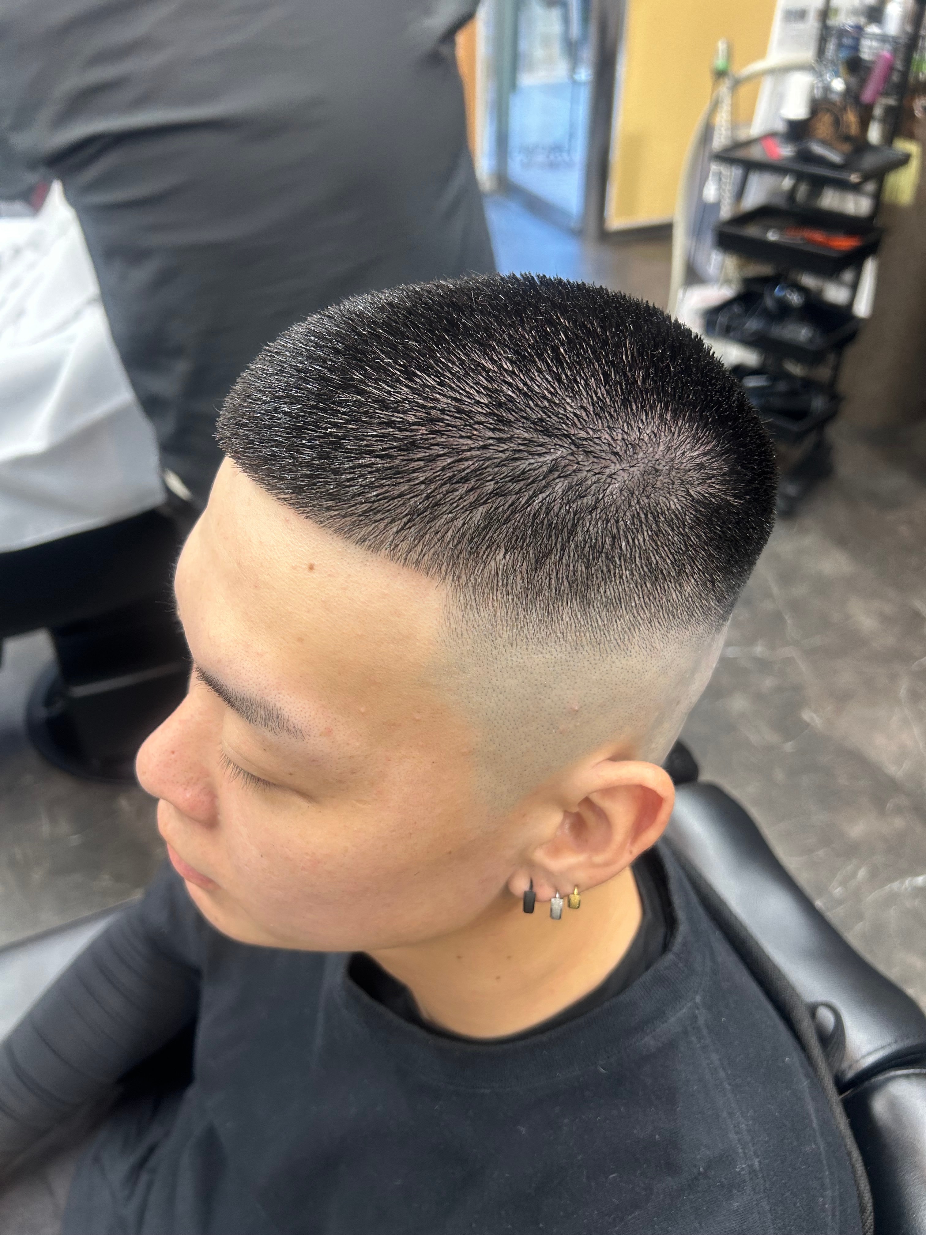 hair/esthe GlanzEsse【ヘアーエステ グランツエッセ】のスタイル紹介。ボウズスキンフェード