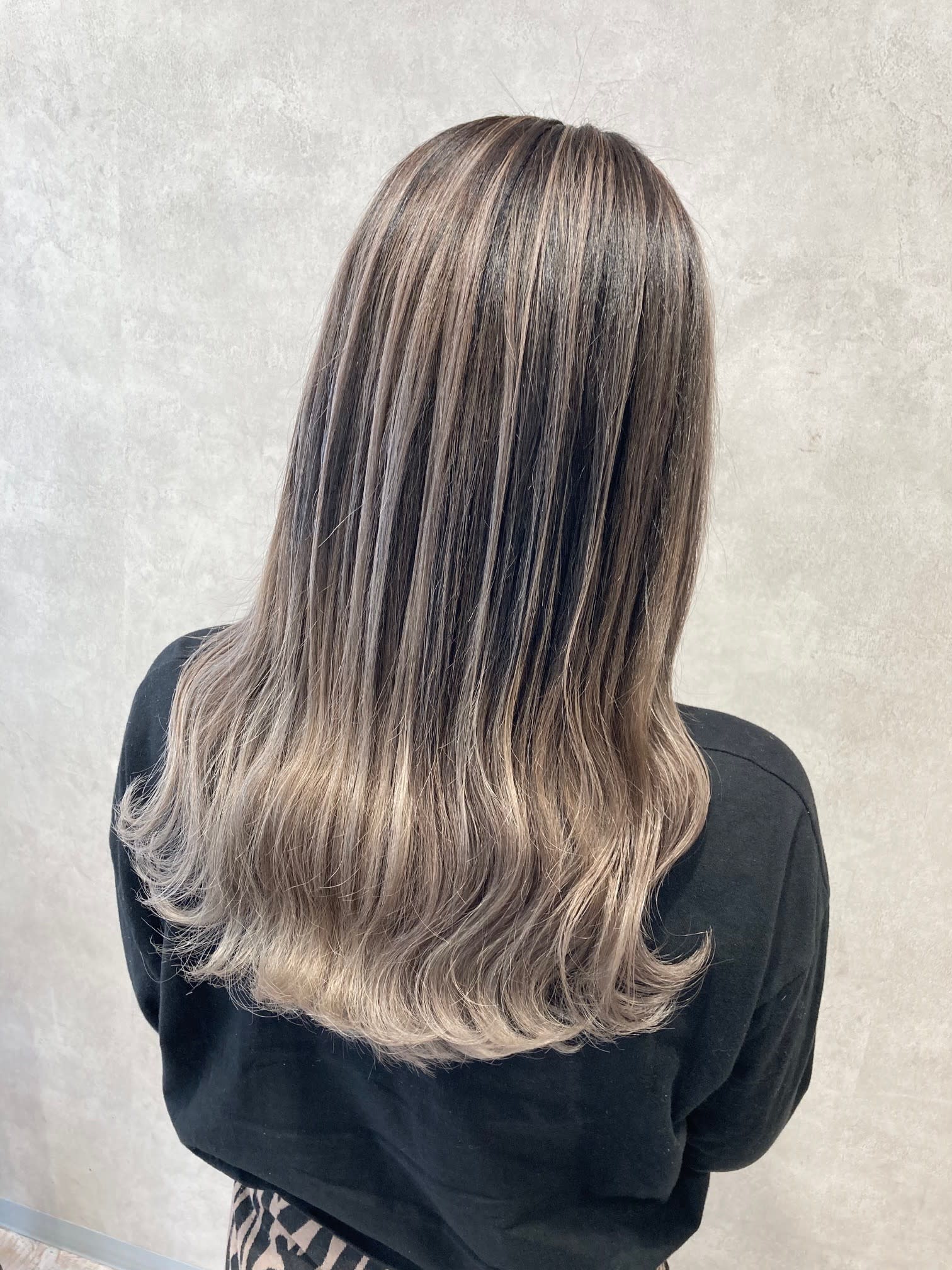 Link【リンク】のスタイル紹介。バレイヤージュカラー