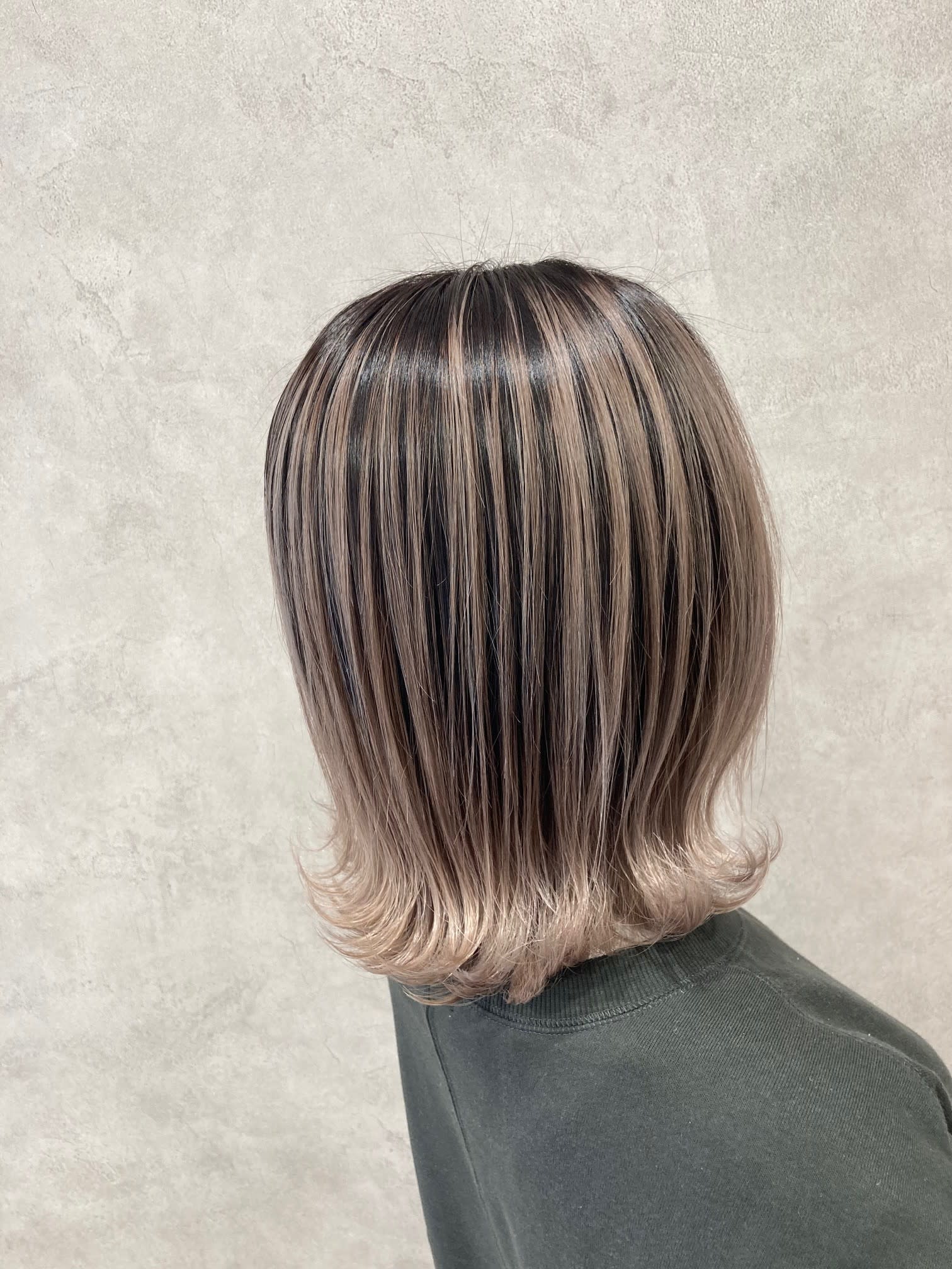 Link【リンク】のスタイル紹介。バレイヤージュカラー