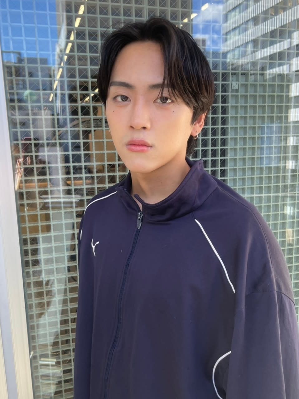 HONEY 町田【ハニー マチダ】【ハニー マチダ】のスタイル紹介。HONEY 町田×フェザーパーマセンターパート 黒髪