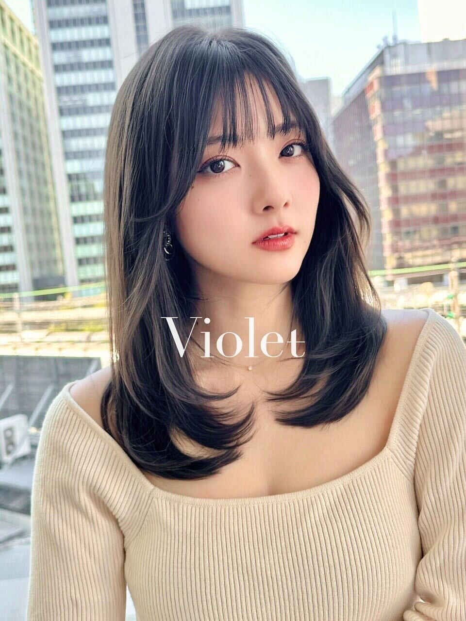 Violet`jem 【バイオレットジェム 】【バイオレットジェム】のスタイル紹介。ミディアムレイヤーカットグレージュぱっつん前髪