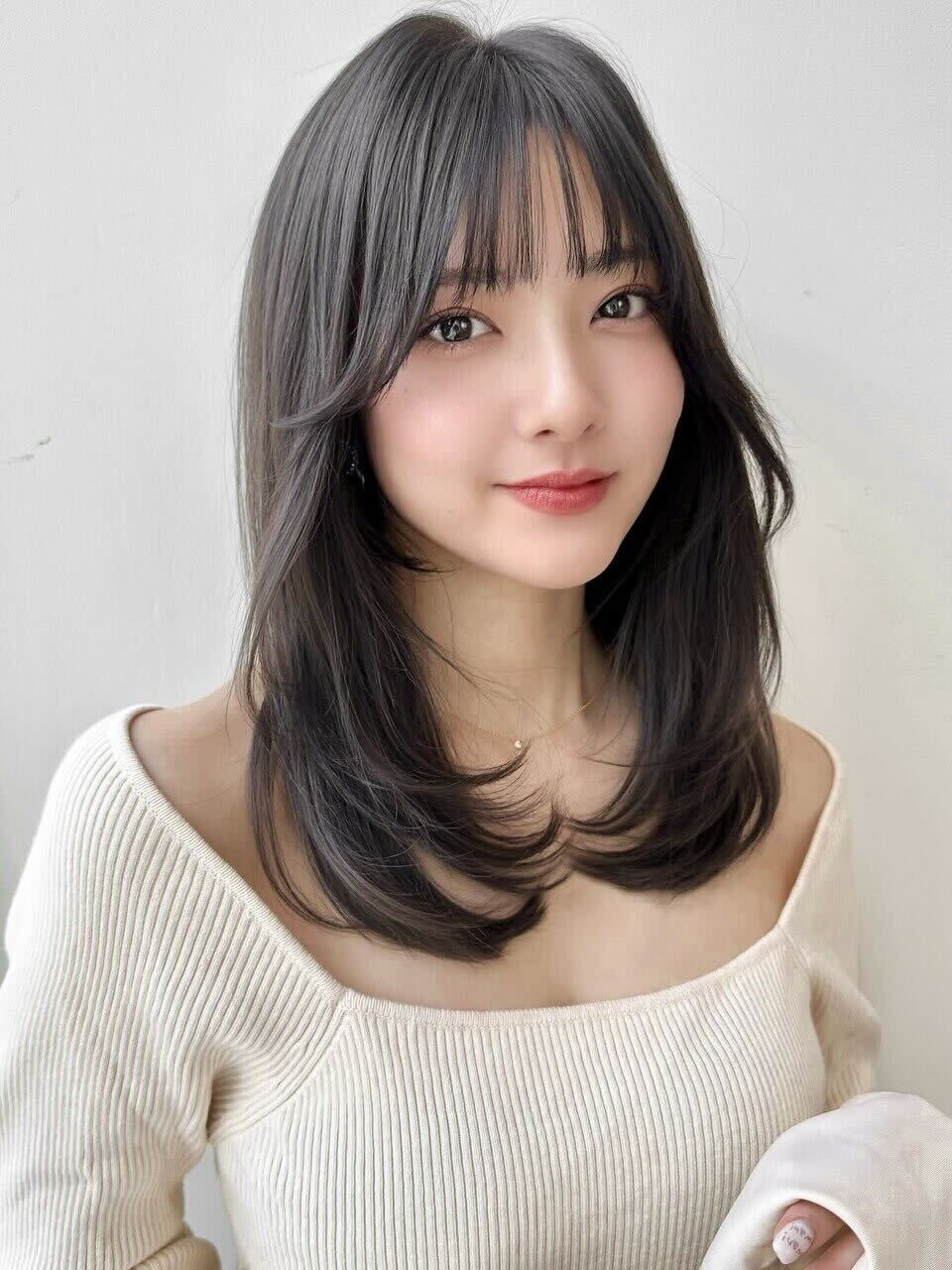 Violet`jem 【バイオレットジェム 】【バイオレットジェム】のスタイル紹介。レイヤーカットグレーベージュミディアムヘア黒髪カタログ