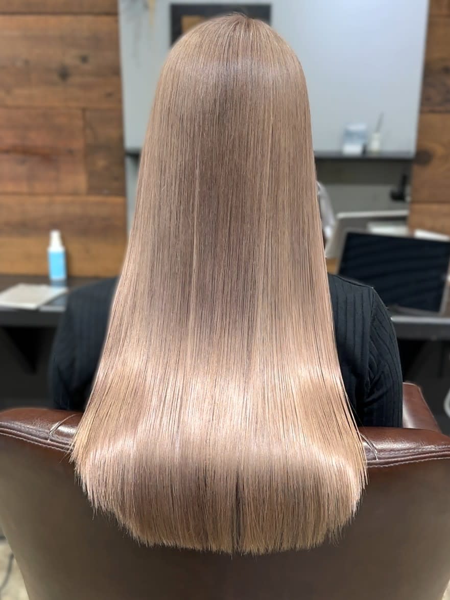 Lauren&parade並木坂店【髪質改善/カラー】【ローレンアンドパレード】のスタイル紹介。艶髪　ペールベージュ　艶トリートメント　艶感　ケアブリーチ