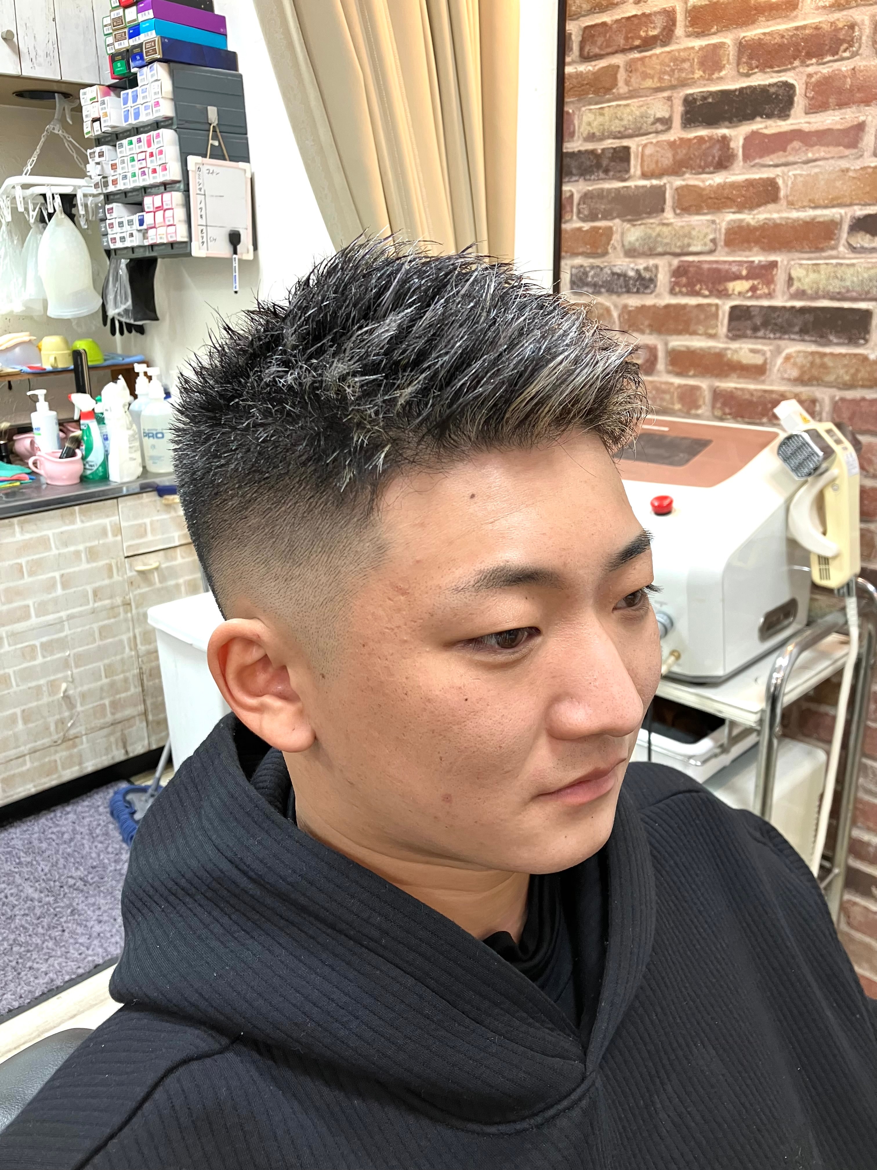Hair Salon ふらっと【フラット】のスタイル紹介。フェードカット+ハイライト