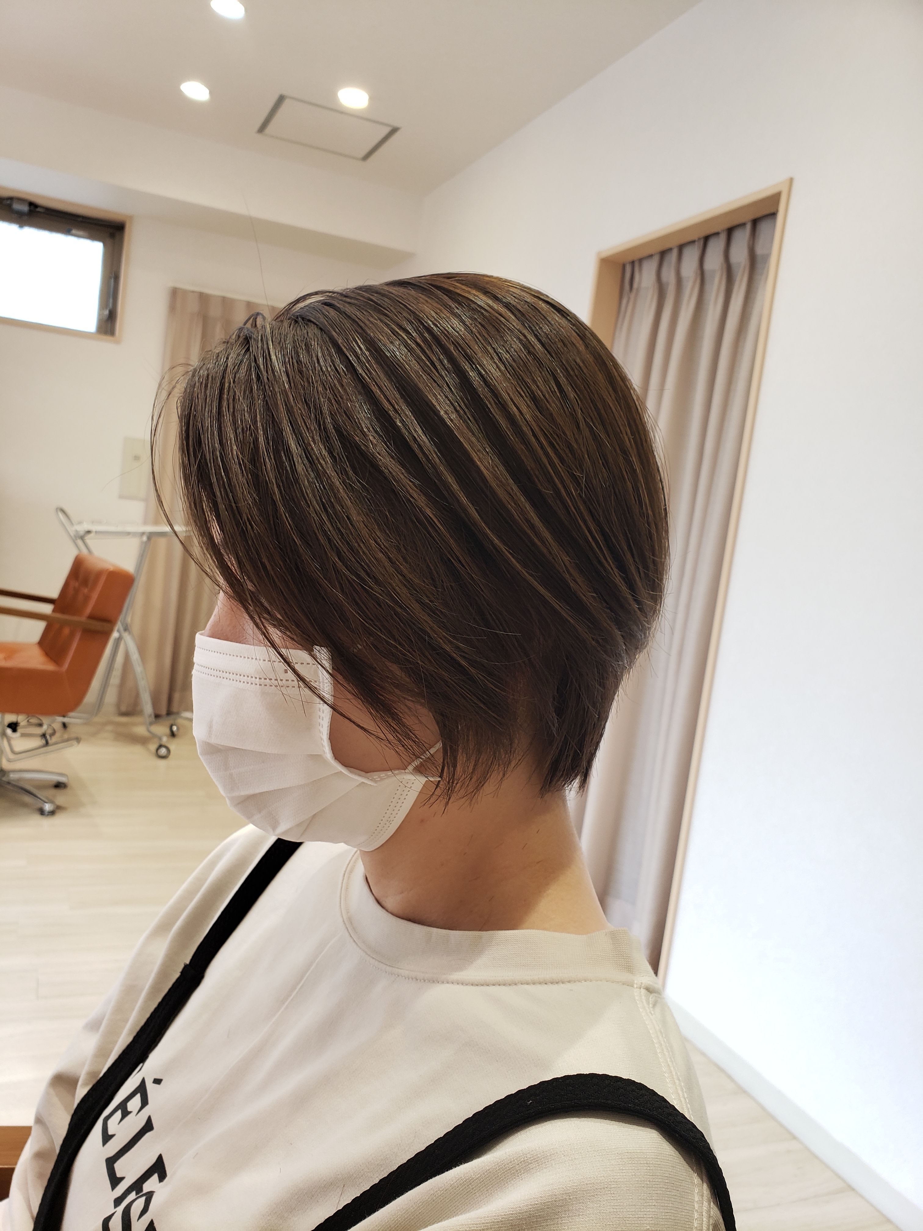 hairsalonDay's【ヘアサロンデイズ】のスタイル紹介。ナチュラルストレートのタイトなヘア